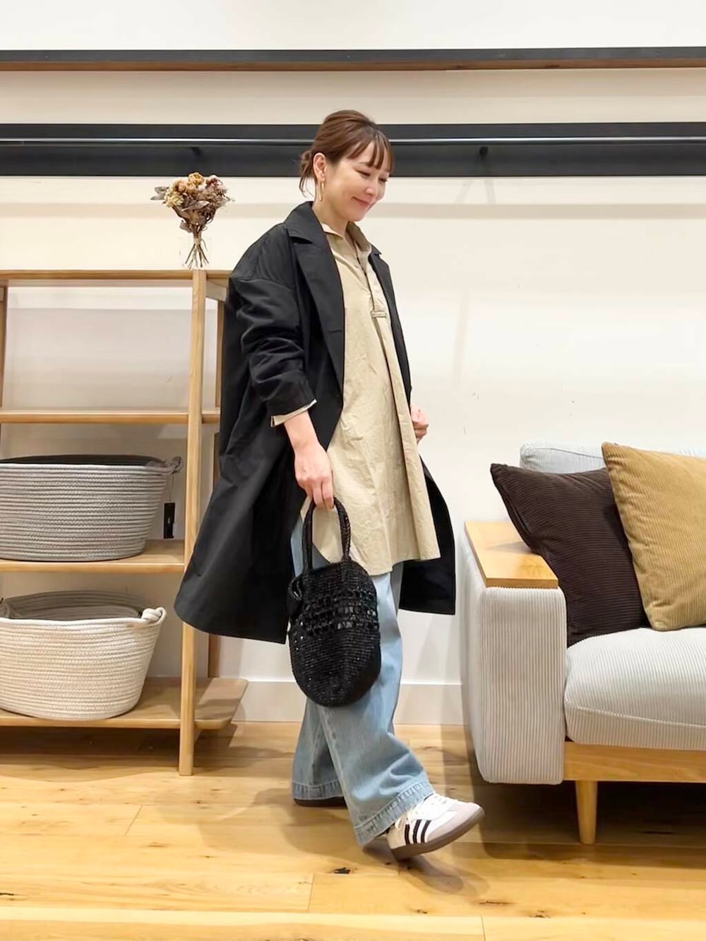 「doors、低身長コーデ、40代、春カラーコーデ、骨格ストレート、イエベ春、ストレート×イエベ春、ストレート×イエベ」｜「FORK&SPOONのFORK&SPOON　オーバーライトミドルコート（その他アウター、ブラック系）」を使った、+++ゆき+++さん（レディース・151cm）の春コーディネートの5枚目の写真