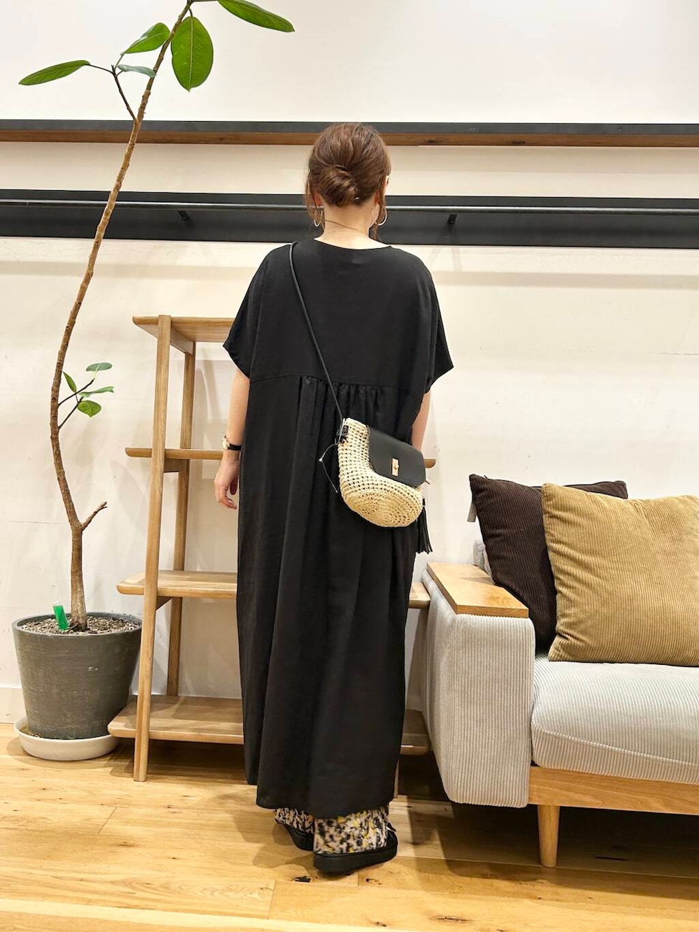 「doors、低身長コーデ、40代、骨格ストレート、イエベ春、ストレート×イエベ春、ストレート×イエベ、洒落見えイージーパンツ×サンダル、私が選ぶセールアイテム25ss」|「RODE SKOのペーパーコンビショルダーバッグ(ショルダーバッグ、ベージュ系)」を使った、+++ゆき+++さん(レディース・151cm)の夏コーディネートの3枚目の写真