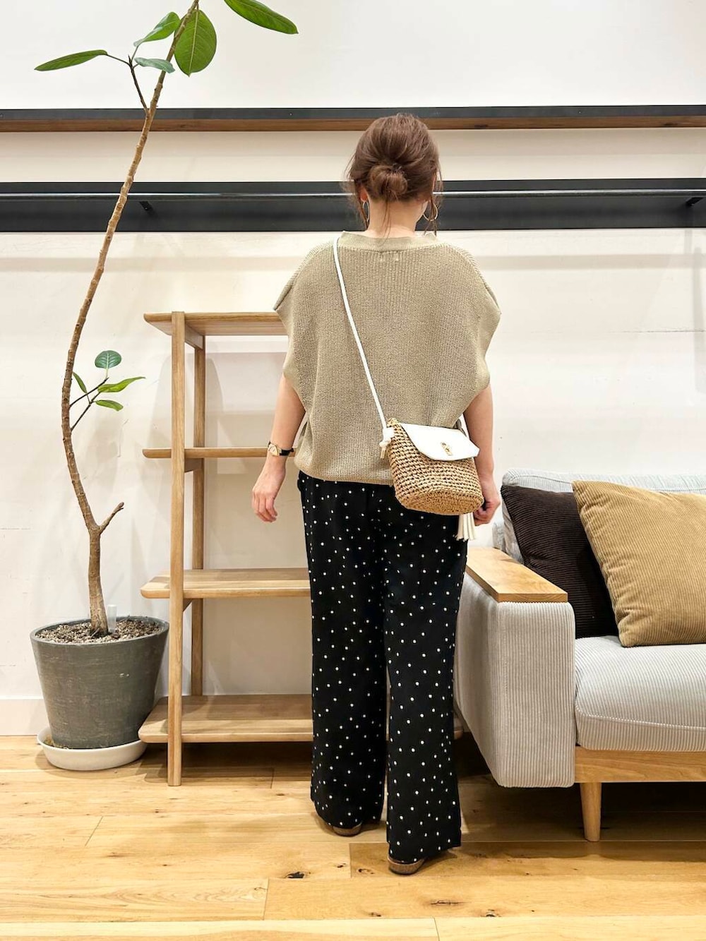 「doors、低身長コーデ、40代、骨格ストレート、イエベ春、ストレート×イエベ春、リネン着こなし術」｜「RODE SKOのペーパーコンビショルダーバッグ（ショルダーバッグ、イエロー系）」を使った、+++ゆき+++さん（レディース・151cm）の夏コーディネートの4枚目の写真