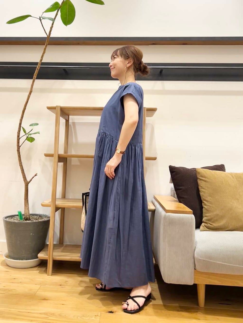 「doors、低身長コーデ、40代、骨格ストレート、イエベ春、ストレート×イエベ春、ストレート×イエベ、私が選ぶセールアイテム25ss」｜「URBAN RESEARCH DOORSの『UR TECH』ボイルリバーシブルワンピース（ワンピース、ブルー系）」を使った、+++ゆき+++さん（レディース・151cm）の夏コーディネートの3枚目の写真