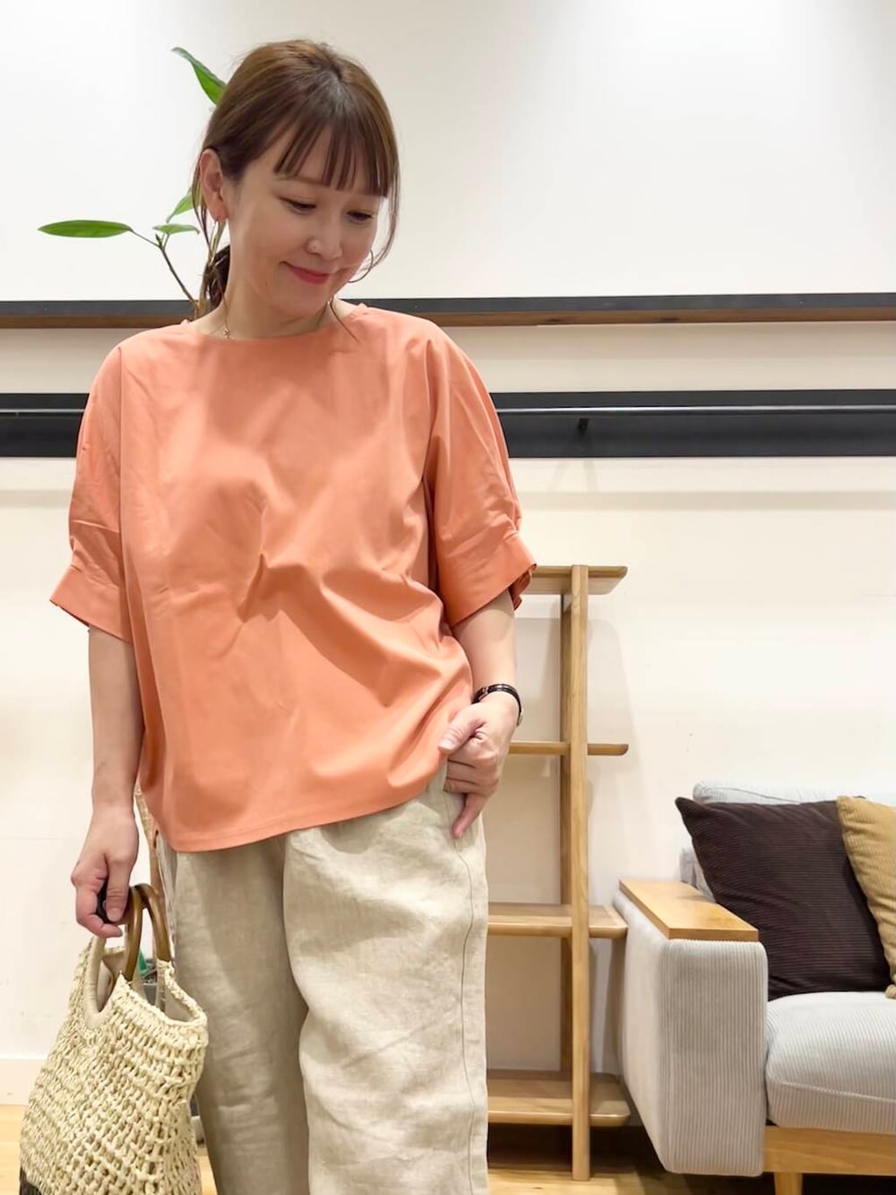 「doors、低身長コーデ、40代、骨格ストレート、イエベ春、ストレート×イエベ春、ストレート×イエベ、初夏のお出掛けコーデ」｜「URBAN RESEARCH DOORSのリネンイージーパンツ（その他パンツ、ベージュ系）」を使った、+++ゆき+++さん（レディース・151cm）の春コーディネートの4枚目の写真