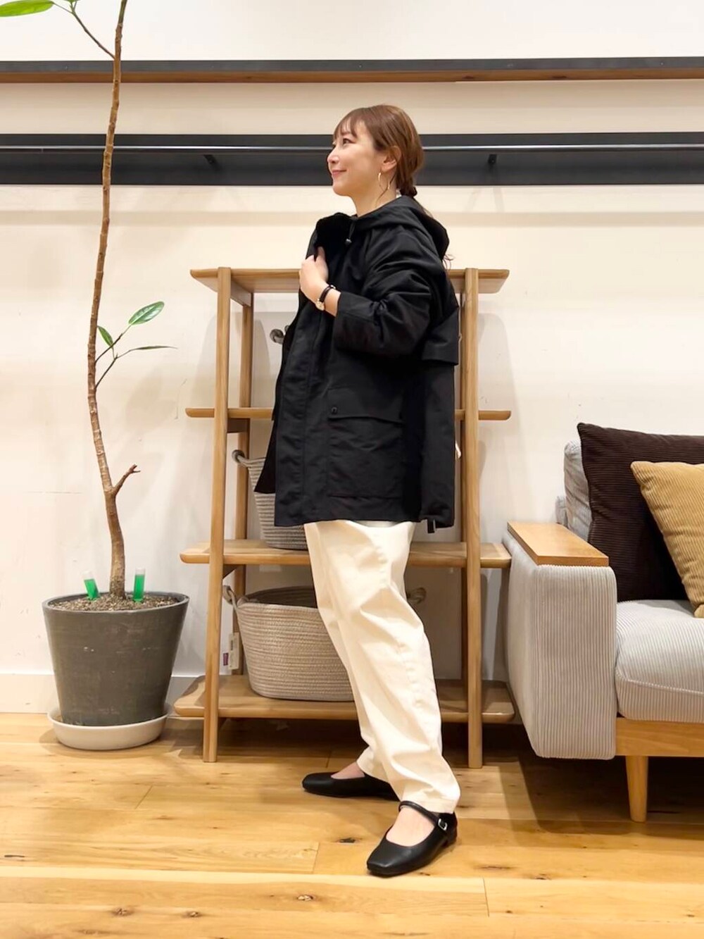 「doors、低身長コーデ、40代、春カラーコーデ、骨格ストレート、イエベ春、ストレート×イエベ春、ストレート×イエベ」|「URBAN RESEARCH DOORSのペーパーヤーンニュアンスニット(ニット/セーター、イエロー系)」を使った、+++ゆき+++さん(レディース・151cm)の春コーディネートの5枚目の写真