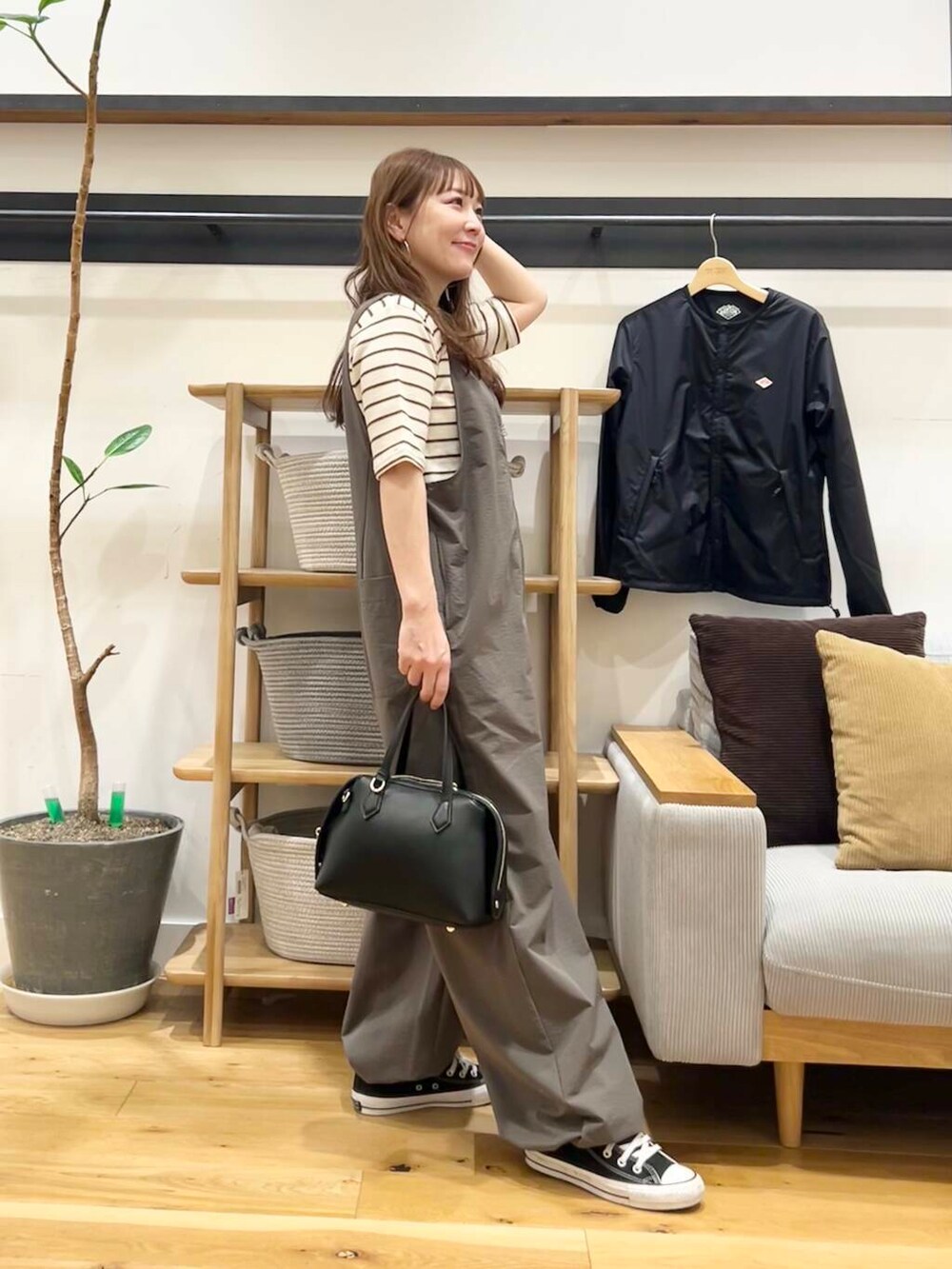 「doors、低身長コーデ、40代、春カラーコーデ、骨格ストレート、イエベ春、ストレート×イエベ春、ストレート×イエベ」｜「FORK&SPOONのFORK&SPOON　フロントジップオールインワン（つなぎ/オールインワン、ブラウン系）」を使った、+++ゆき+++さん（レディース・151cm）の春コーディネートの4枚目の写真