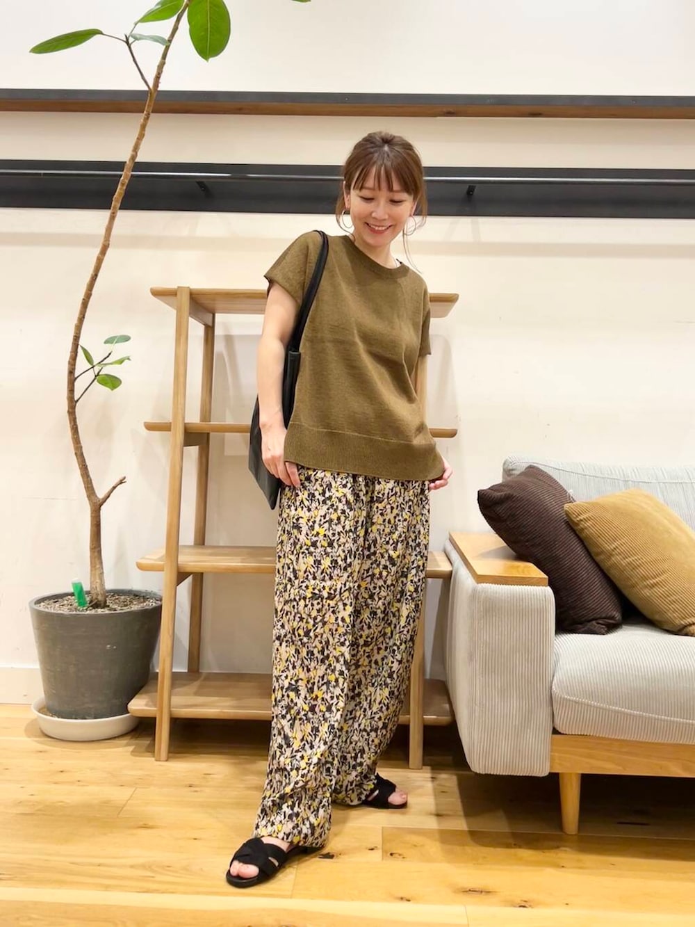 「doors、低身長コーデ、40代、骨格ストレート、イエベ春、ストレート×イエベ春、ストレート×イエベ、洒落見えイージーパンツ×サンダル、私が選ぶセールアイテム25ss」|「RODE SKOのウォッシャブルコンパクトトートバッグ(トートバッグ、ブラック系)」を使った、+++ゆき+++さん(レディース・151cm)の夏コーディネートの4枚目の写真