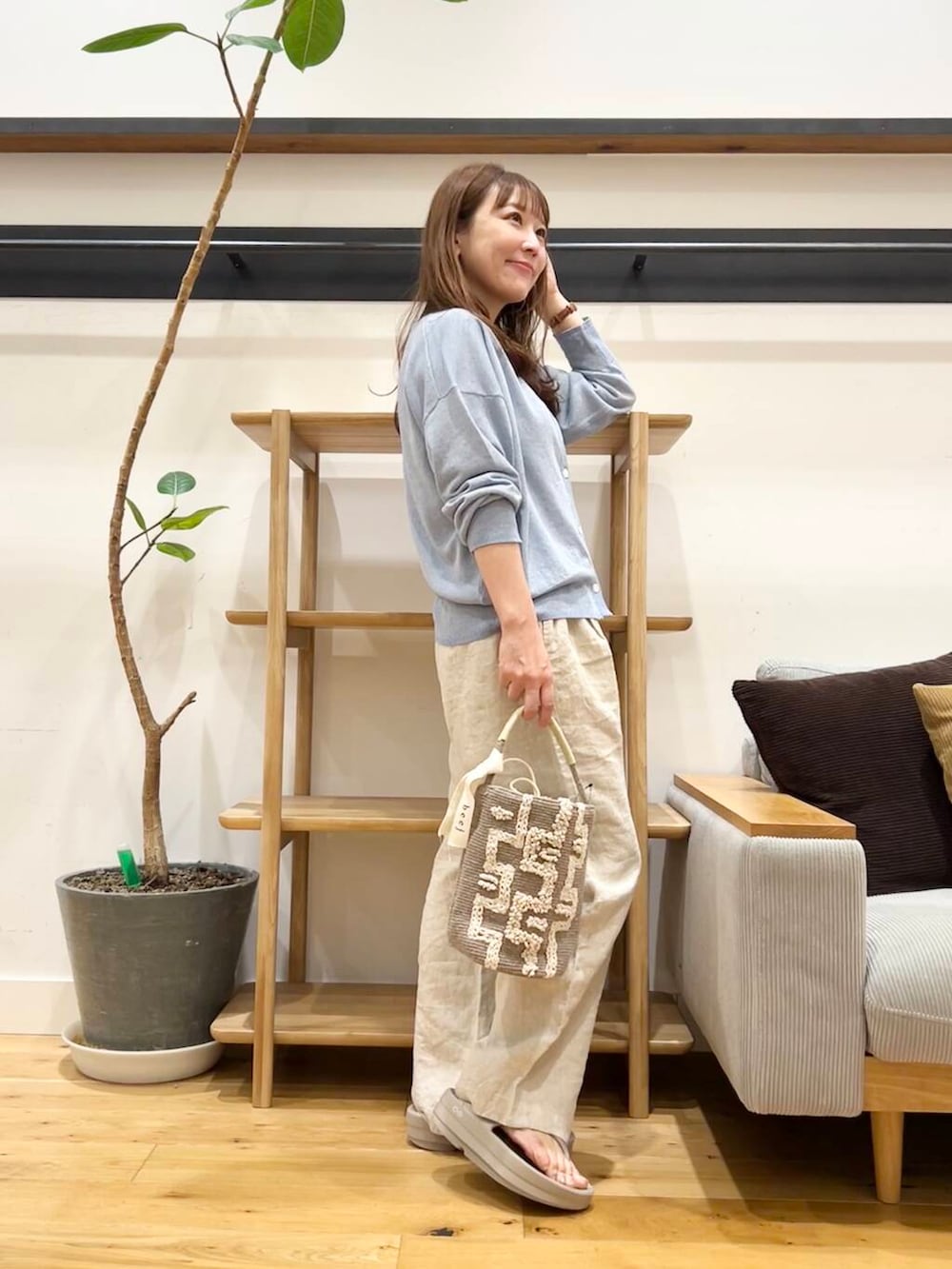 「doors、低身長コーデ、40代、骨格ストレート、イエベ春、ストレート×イエベ春、ストレート×イエベ、リネン着こなし術」｜「URBAN RESEARCH DOORSのリネンイージーパンツ（その他パンツ、ベージュ系）」を使った、+++ゆき+++さん（レディース・151cm）の夏コーディネートの2枚目の写真