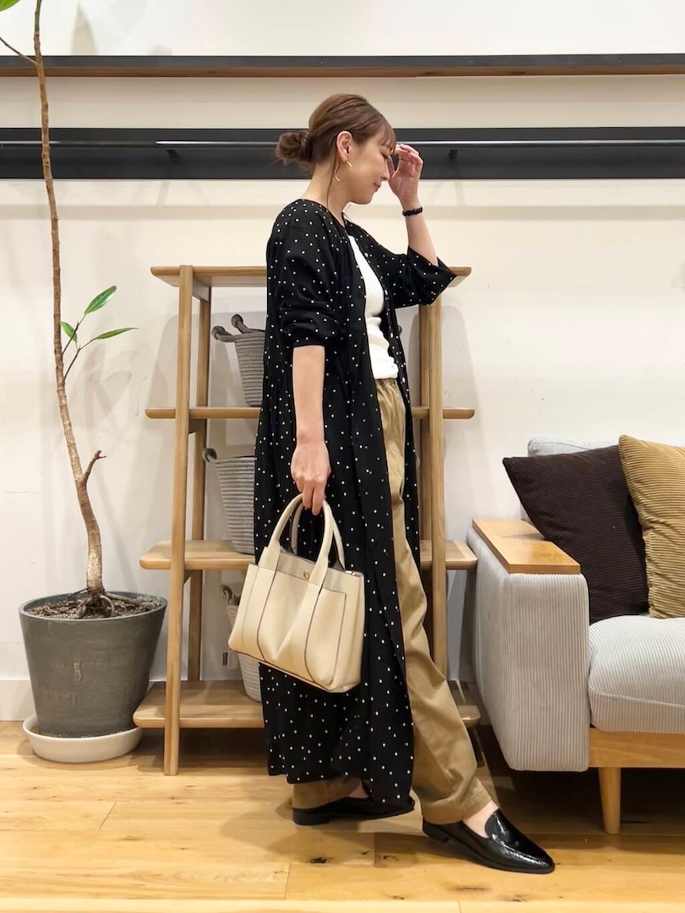 「doors、低身長コーデ、40代、春カラーコーデ、骨格ストレート、イエベ春、ストレート×イエベ春、ストレート×イエベ」｜「RODE SKOのプチダブルポケットトートバッグ（トートバッグ、ホワイト系）」を使った、+++ゆき+++さん（レディース・151cm）の春コーディネートの2枚目の写真