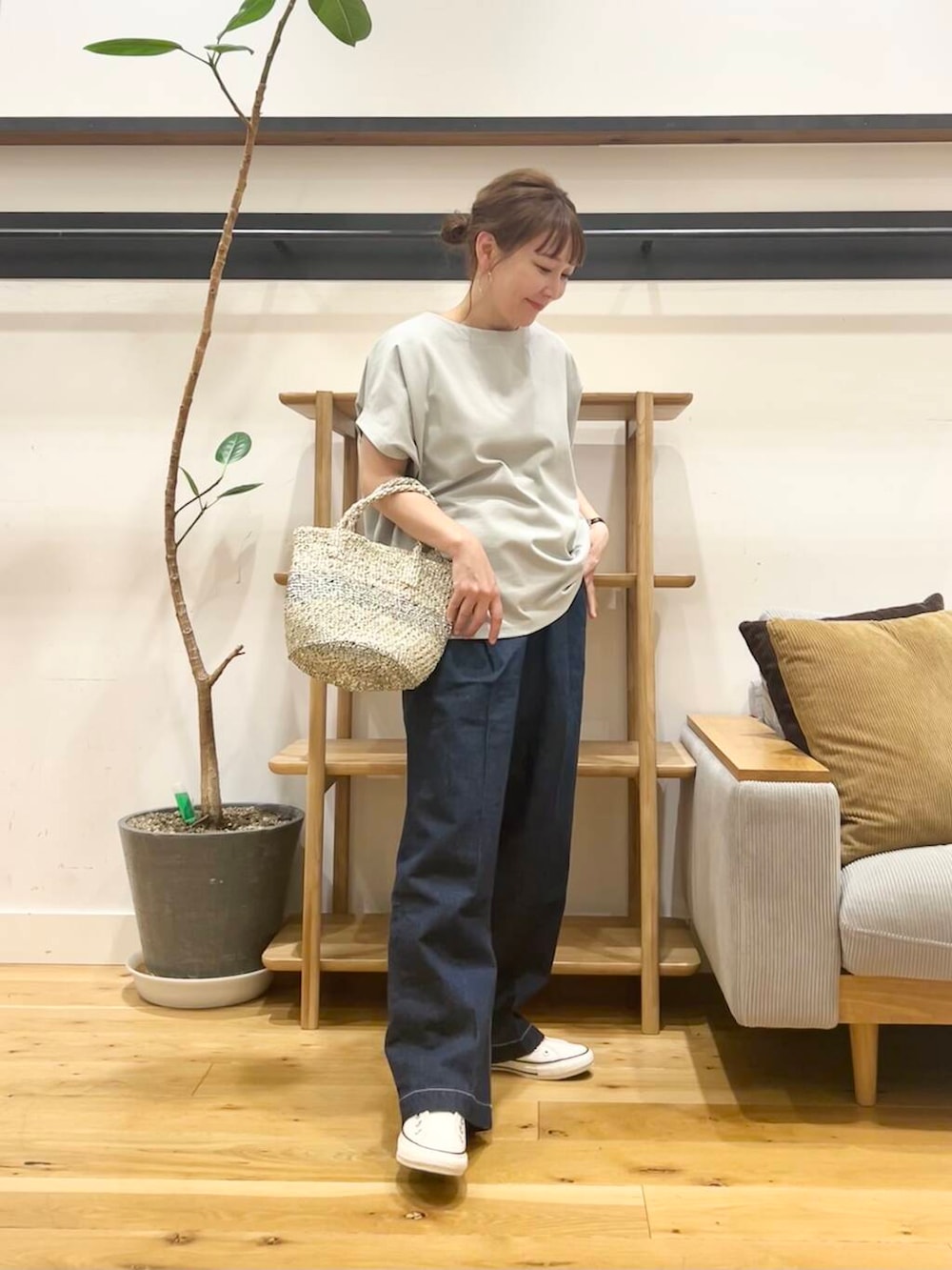 「doors、低身長コーデ、40代、骨格ストレート、イエベ春、ストレート×イエベ春、ストレート×イエベ、私の推しデニムスタイル」｜「URBAN RESEARCH DOORSのドライコットンボートネックプルオーバー（Tシャツ/カットソー、グリーン系）」を使った、+++ゆき+++さん（レディース・151cm）の春コーディネートの3枚目の写真