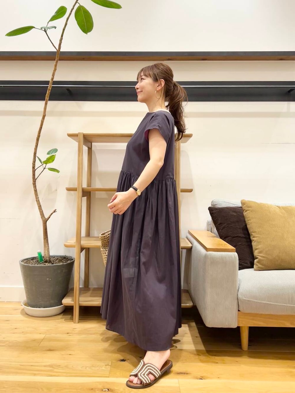「doors、低身長コーデ、40代、骨格ストレート、イエベ春、ストレート×イエベ春、ストレート×イエベ、トレンドシアーアイテム」｜「RODE SKOのウッドハンドルペーパーバッグ（トートバッグ、ベージュ系）」を使った、+++ゆき+++さん（レディース・151cm）の夏コーディネートの3枚目の写真
