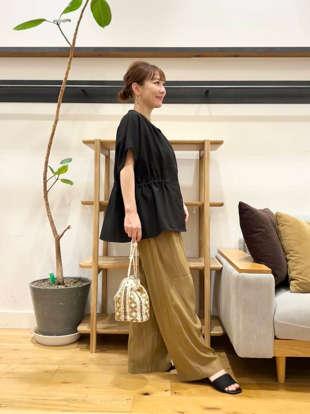 「doors、低身長コーデ、40代、骨格ストレート、イエベ春、ストレート×イエベ春、ストレート×イエベ、最旬サンダルスタイル」|「URBAN RESEARCH DOORSのインドビーズ巾着バッグ(ショルダーバッグ、ホワイト系)」を使った、+++ゆき+++さん(レディース・151cm)の夏コーディネートの4枚目の写真