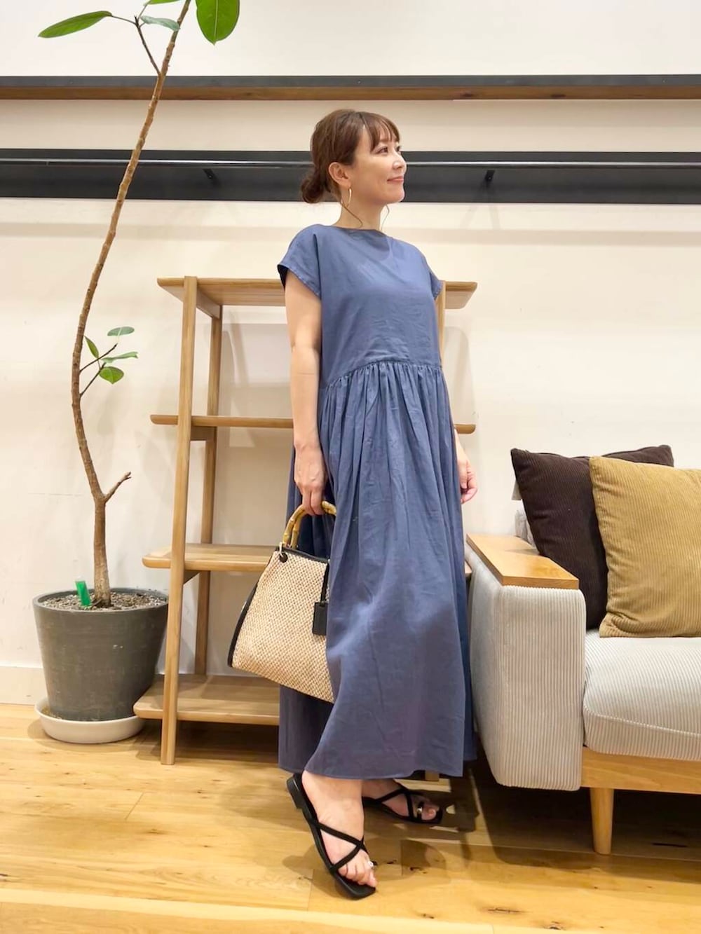 「doors、低身長コーデ、40代、骨格ストレート、イエベ春、ストレート×イエベ春、ストレート×イエベ、私が選ぶセールアイテム25ss」｜「URBAN RESEARCH DOORSの『UR TECH』ボイルリバーシブルワンピース（ワンピース、ブルー系）」を使った、+++ゆき+++さん（レディース・151cm）の夏コーディネートの5枚目の写真