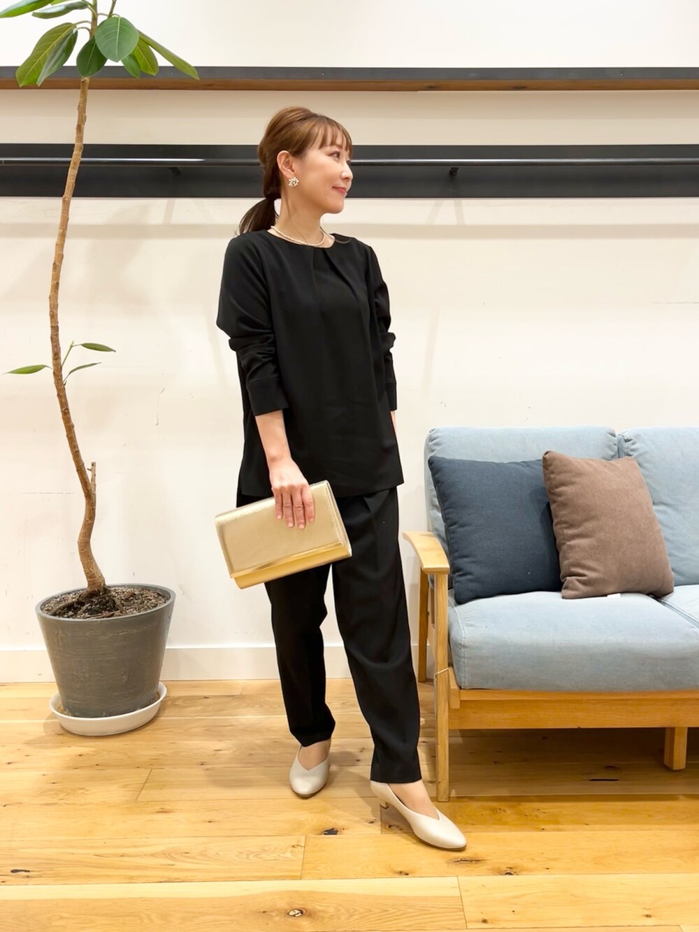 「セットアップ、オケージョン、セレモニー、入学式、卒業式、セレモニーコーデ」｜「URBAN RESEARCH DOORSのソフトヒールパンプス（パンプス、グレー系）」を使った、+++ゆき+++さん（レディース・151cm）の冬コーディネートの4枚目の写真
