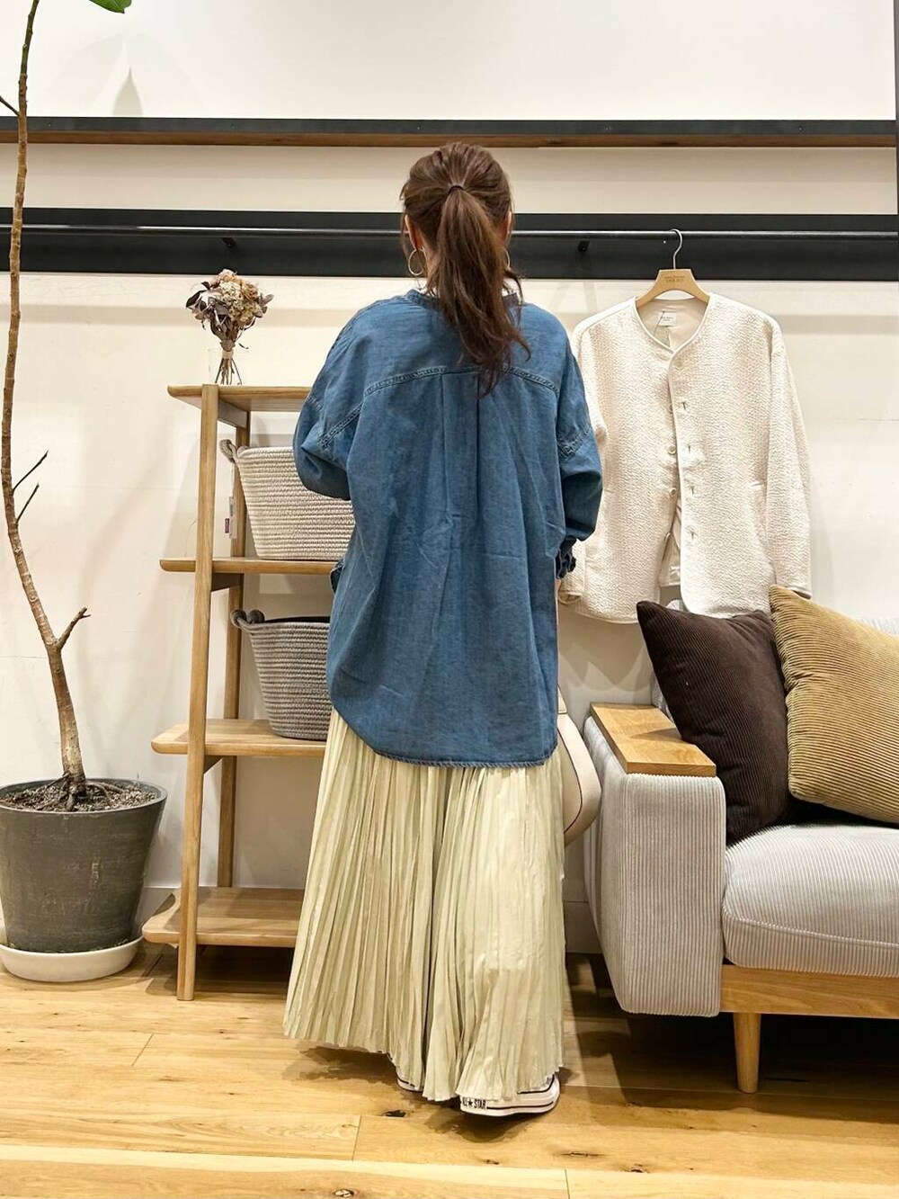 「doors、低身長コーデ、40代、骨格ストレート、イエベ春、ストレート×イエベ春、私の推しデニムスタイル、スタッフが狙う春の新作」｜「URBAN RESEARCH DOORSのキルトノーカラージャケット（ノーカラージャケット、ホワイト系）」を使った、+++ゆき+++さん（レディース・151cm）の冬コーディネートの3枚目の写真