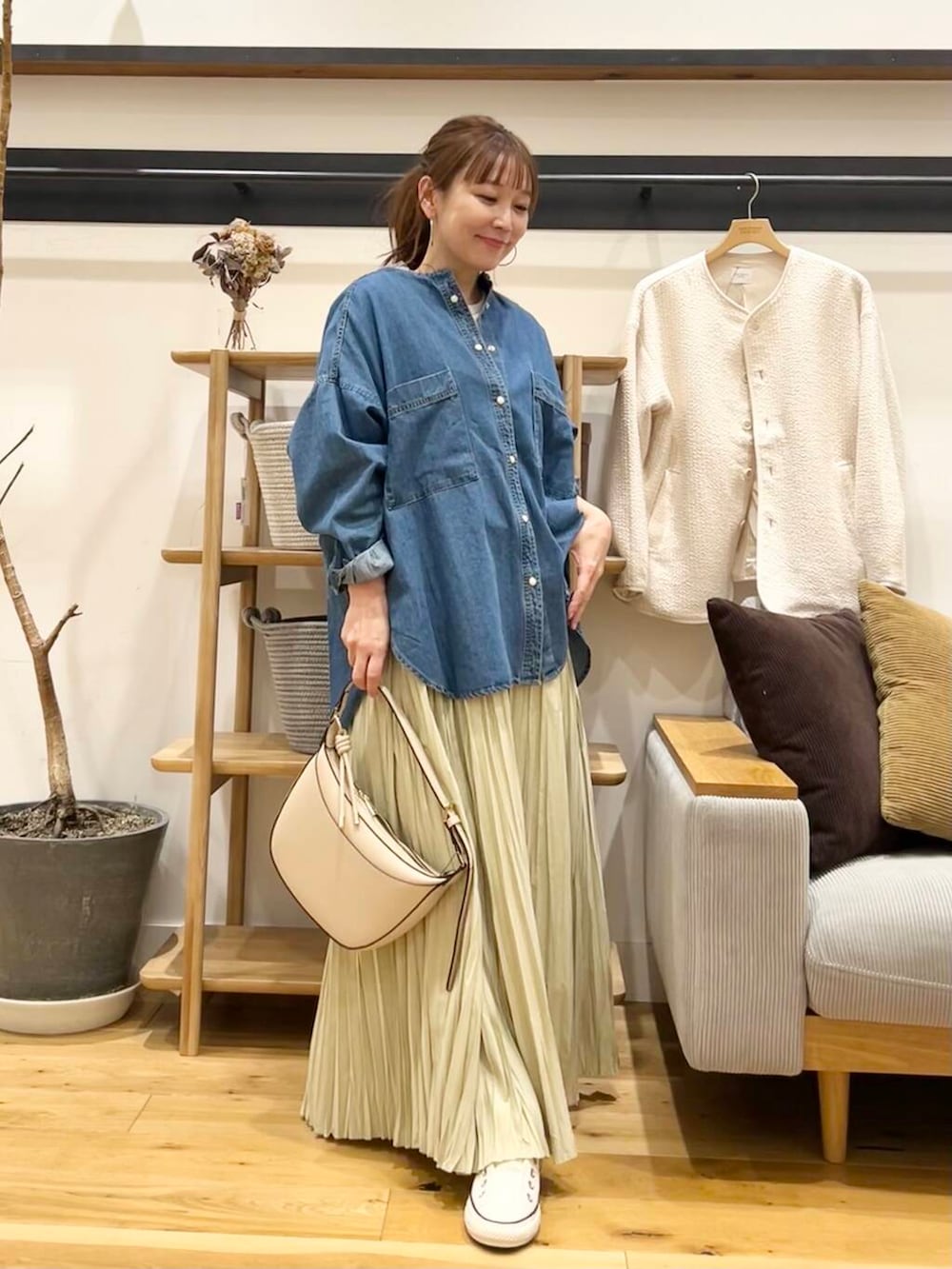 「doors、低身長コーデ、40代、骨格ストレート、イエベ春、ストレート×イエベ春、私の推しデニムスタイル、スタッフが狙う春の新作」｜「URBAN RESEARCH DOORSのキルトノーカラージャケット（ノーカラージャケット、ホワイト系）」を使った、+++ゆき+++さん（レディース・151cm）の冬コーディネートの2枚目の写真