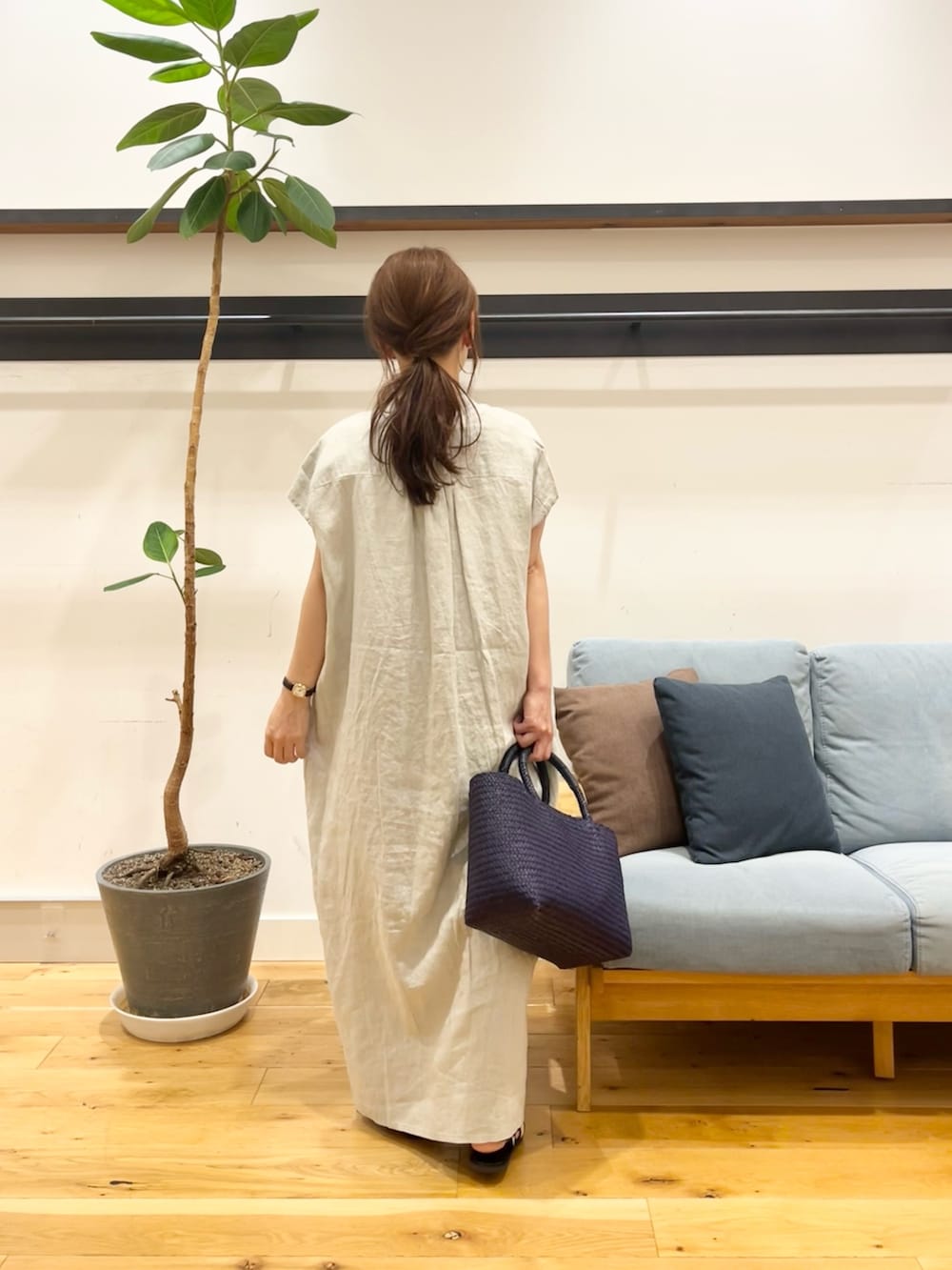 「かぐれのリネンノースリーブワイドシャツワンピース（ワンピース、グレー系）」を使った、+++ゆき+++さん（レディース・151cm）の夏コーディネートの3枚目の写真