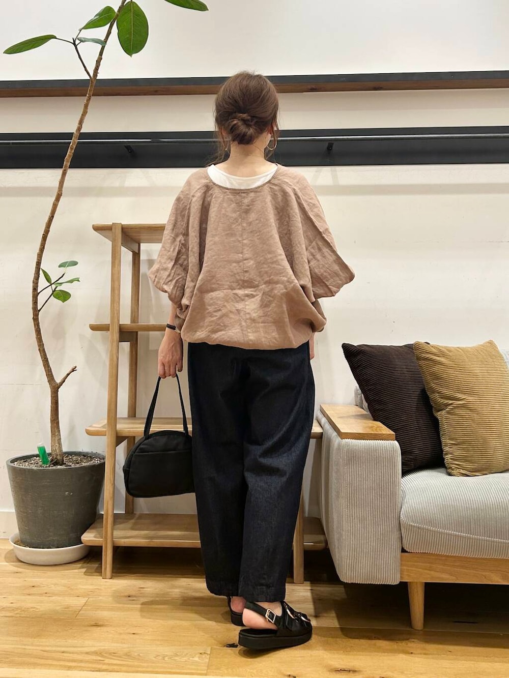 「doors、低身長コーデ、40代、骨格ストレート、イエベ春、ストレート×イエベ春、ストレート×イエベ、リネン着こなし術、私が選ぶセールアイテム25ss」｜「RODE SKOのダブルベルテッドサンダル（サンダル、ブラック系）」を使った、+++ゆき+++さん（レディース・151cm）の夏コーディネートの3枚目の写真