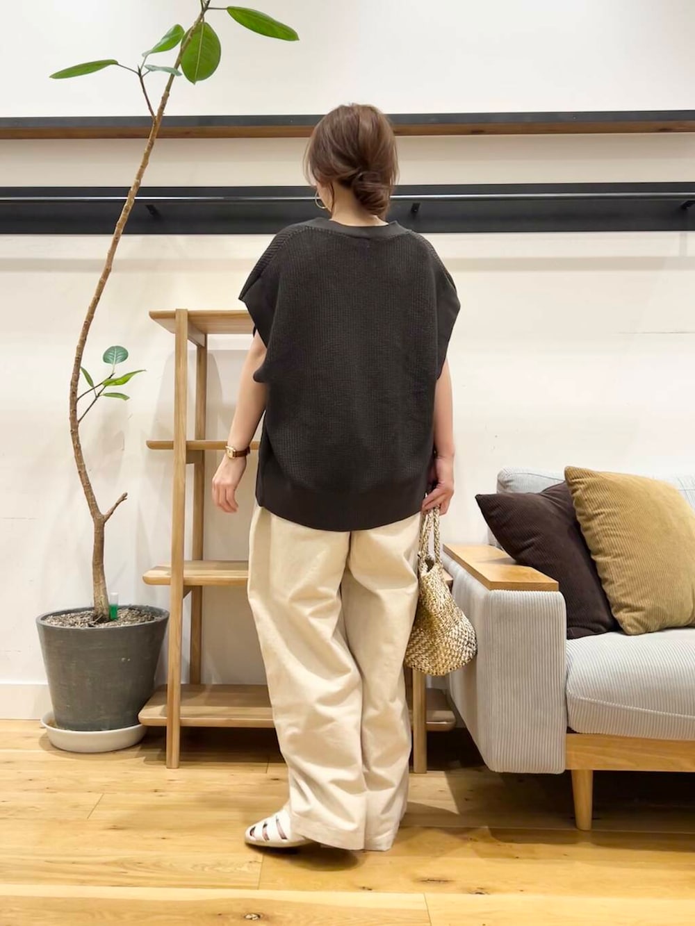 「サマーニット、doors、低身長コーデ、骨格ストレート、イエベ春、ストレート×イエベ春、ストレート×イエベ」｜「URBAN RESEARCH DOORSのグルカサンダル（サンダル、ホワイト系）」を使った、+++ゆき+++さん（レディース・151cm）の春コーディネートの4枚目の写真