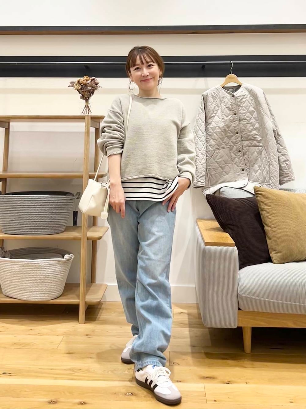 「doors、低身長コーデ、40代、春カラーコーデ、骨格ストレート、イエベ春、ストレート×イエベ春、ストレート×イエベ」｜「FORK&SPOONのFORK&SPOON　ボートネックカットソー（Tシャツ/カットソー、ブラック系）」を使った、+++ゆき+++さん（レディース・151cm）の春コーディネートの2枚目の写真