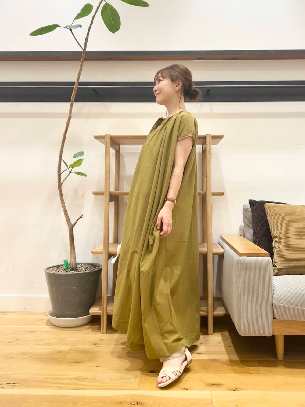 「doors、低身長コーデ、40代、骨格ストレート、イエベ春、ストレート×イエベ春、ストレート×イエベ、トレンドシアーアイテム」｜「URBAN RESEARCH DOORSの『一部WEB限定カラー』セパレートフラットサンダル（サンダル、ベージュ系）」を使った、+++ゆき+++さん（レディース・151cm）の夏コーディネートの2枚目の写真