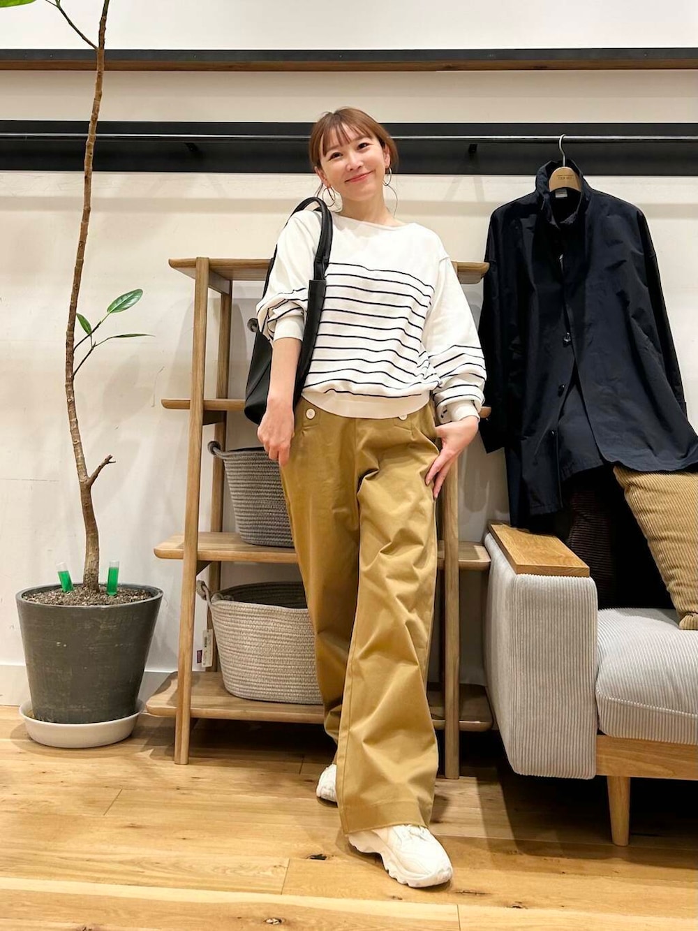 「doors、低身長コーデ、40代、骨格ストレート、イエベ春、ストレート×イエベ春、ストレート×イエベ、春のジャケットスタイル」|「NIKEのNIKE TC7900(スニーカー、ホワイト系)」を使った、+++ゆき+++さん(レディース・151cm)の春コーディネートの2枚目の写真