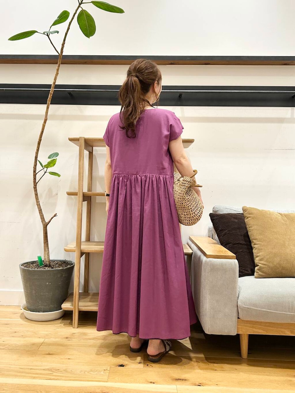 「doors、低身長コーデ、40代、骨格ストレート、イエベ春、ストレート×イエベ春、ストレート×イエベ、トレンドシアーアイテム」｜「RODE SKOのウッドハンドルペーパーバッグ（トートバッグ、ベージュ系）」を使った、+++ゆき+++さん（レディース・151cm）の夏コーディネートの6枚目の写真