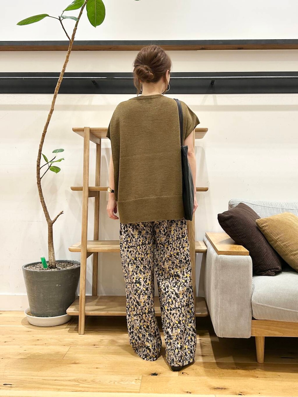 「doors、低身長コーデ、40代、骨格ストレート、イエベ春、ストレート×イエベ春、ストレート×イエベ、洒落見えイージーパンツ×サンダル、私が選ぶセールアイテム25ss」|「RODE SKOのウォッシャブルコンパクトトートバッグ(トートバッグ、ブラック系)」を使った、+++ゆき+++さん(レディース・151cm)の夏コーディネートの3枚目の写真