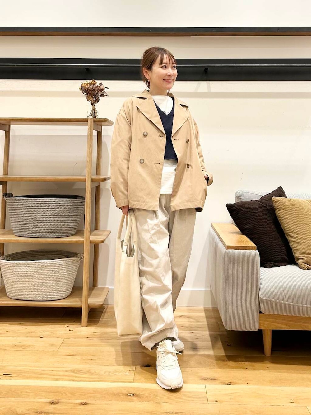 「doors、低身長コーデ、40代、骨格ストレート、イエベ春、ストレート×イエベ春、春アウターコーデ、ストレート×イエベ、新作スニーカーコーデ」｜「URBAN RESEARCH DOORSのミドルインレイVネックプルオーバー（Tシャツ/カットソー、ブルー系）」を使った、+++ゆき+++さん（レディース・151cm）の冬コーディネートの9枚目の写真