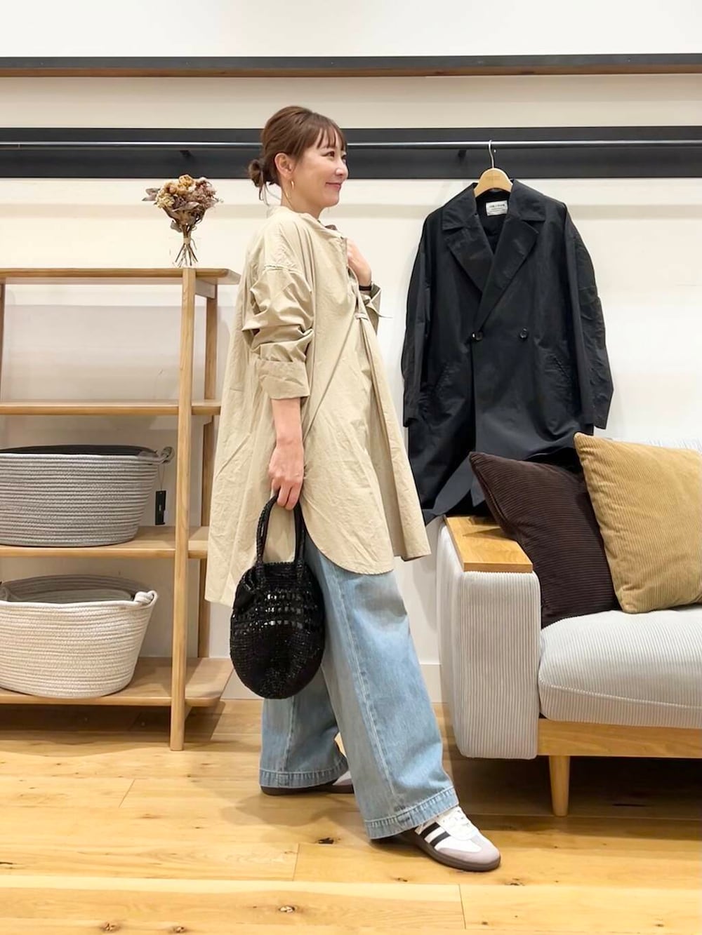 「doors、低身長コーデ、40代、春カラーコーデ、骨格ストレート、イエベ春、ストレート×イエベ春、ストレート×イエベ」｜「FORK&SPOONのFORK&SPOON　オーバーライトミドルコート（その他アウター、ブラック系）」を使った、+++ゆき+++さん（レディース・151cm）の春コーディネートの4枚目の写真