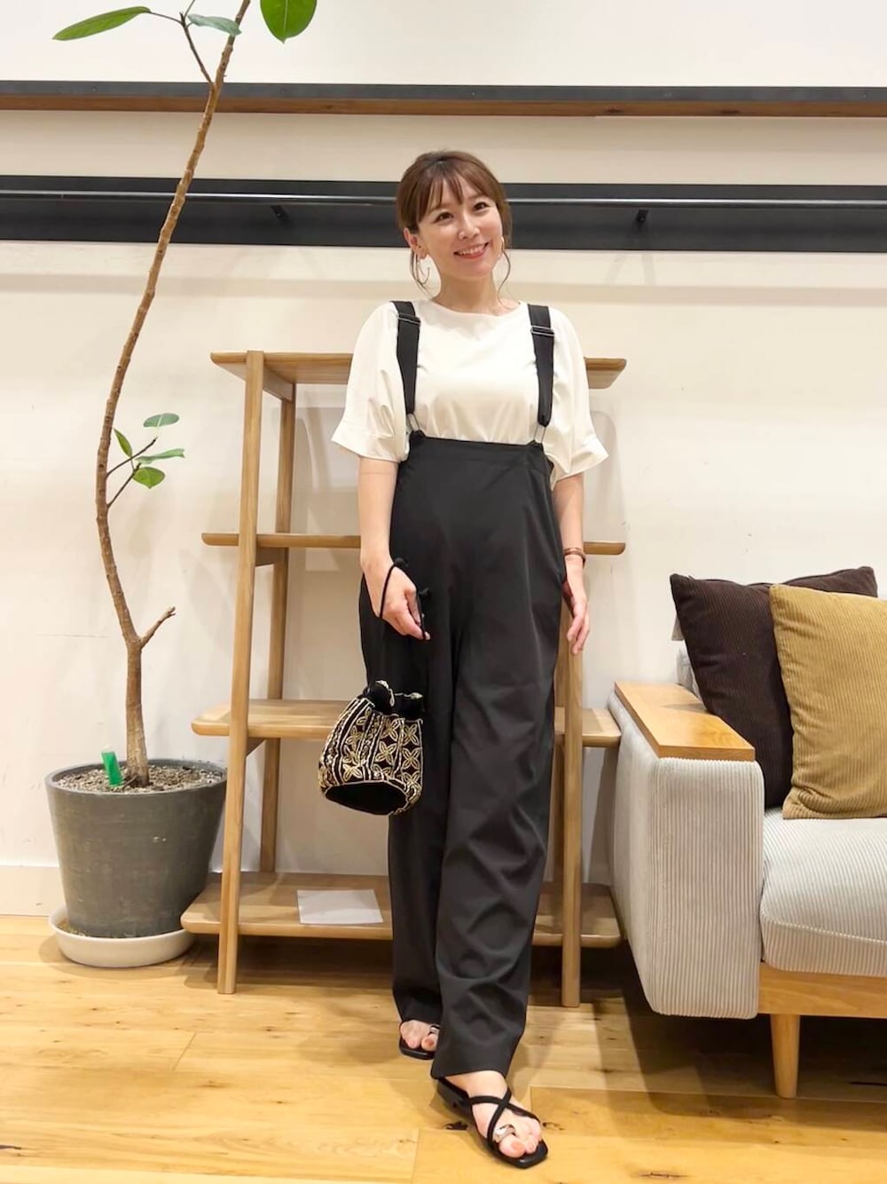 「doors、低身長コーデ、40代、骨格ストレート、イエベ春、ストレート×イエベ春、ストレート×イエベ、カジュアル派のtシャツコーデ、私が選ぶセールアイテム25ss」｜「URBAN RESEARCH DOORSの『仁村紗和さん着用』『UR TECH』サマシェアタックスリーブプルオーバー（Tシャツ/カットソー、ホワイト系）」を使った、+++ゆき+++さん（レディース・151cm）の夏コーディネートの3枚目の写真