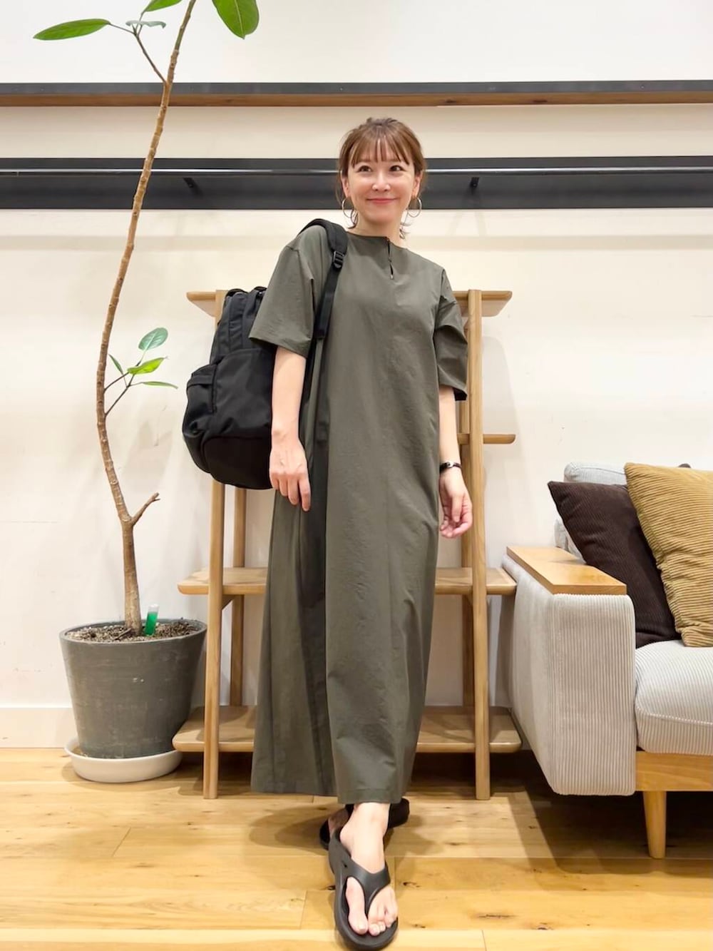 「doors、低身長コーデ、サンダルコーデ、40代、骨格ストレート、イエベ春、ストレート×イエベ春、ストレート×イエベ」｜「OOFOSのOOFOS　Ooriginal（サンダル、ブラック系）」を使った、+++ゆき+++さん（レディース・151cm）の春コーディネートの2枚目の写真
