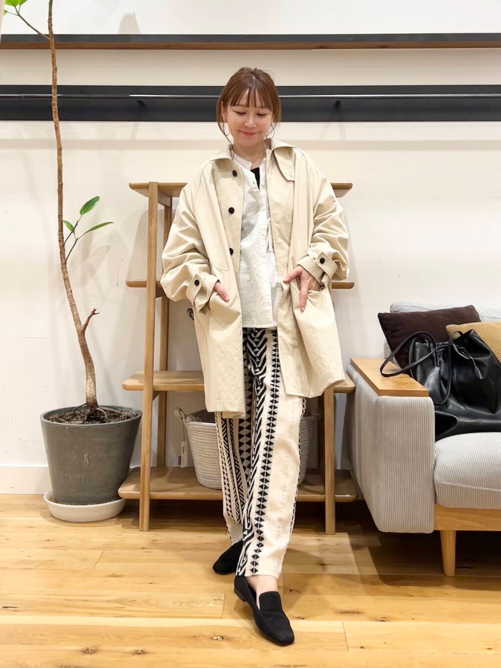 「doors、低身長コーデ、春カラーコーデ、骨格ストレート、イエベ春、ストレート×イエベ春、春アウターコーデ、ストレート×イエベ」|「RODE SKOの『MADE IN JAPAN』スクエアトゥローファー(ローファー、ブラック系)」を使った、+++ゆき+++さん(レディース・151cm)の春コーディネートの4枚目の写真