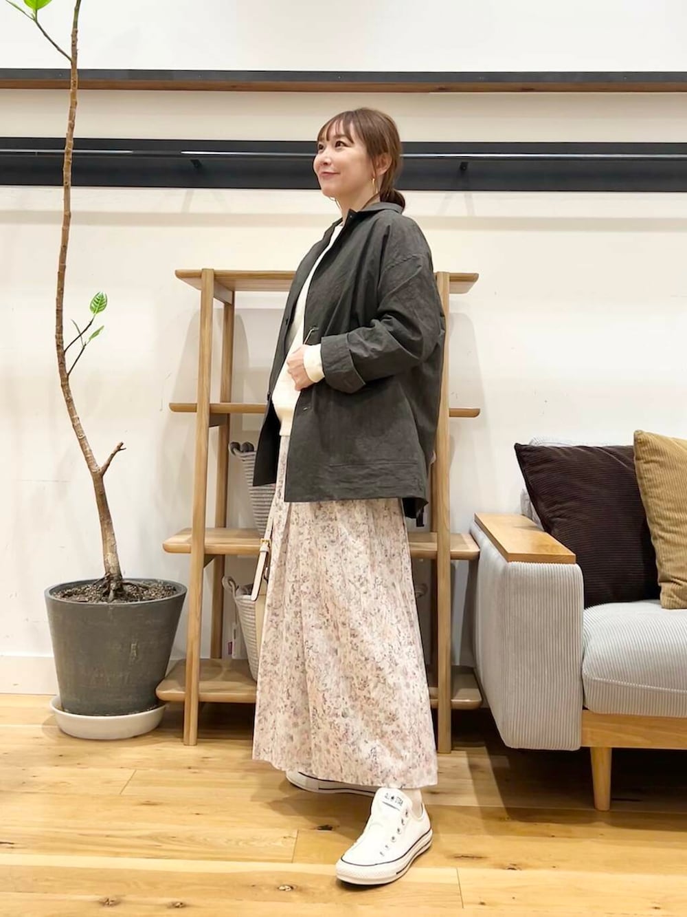 「doors、低身長コーデ、40代、春カラーコーデ、骨格ストレート、イエベ春、ストレート×イエベ春、ストレート×イエベ」｜「FORK&SPOONのFORK&SPOON　スーピマコットン混反毛クルーネックスウェット（スウェット、ホワイト系）」を使った、+++ゆき+++さん（レディース・151cm）の春コーディネートの5枚目の写真