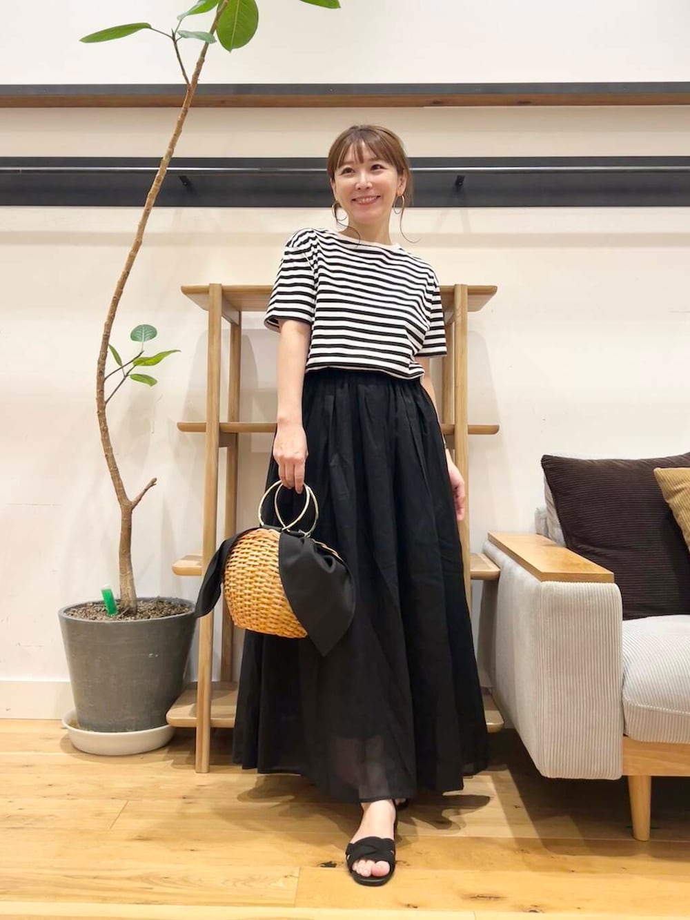 「doors、低身長コーデ、40代、骨格ストレート、イエベ春、ストレート×イエベ春、ストレート×イエベ、ワンピース×低身長、最旬サンダルスタイル」｜「URBAN RESEARCH DOORSの『一部WEB限定カラー』セパレートフラットサンダル（サンダル、ブラック系）」を使った、+++ゆき+++さん（レディース・151cm）の夏コーディネートの4枚目の写真