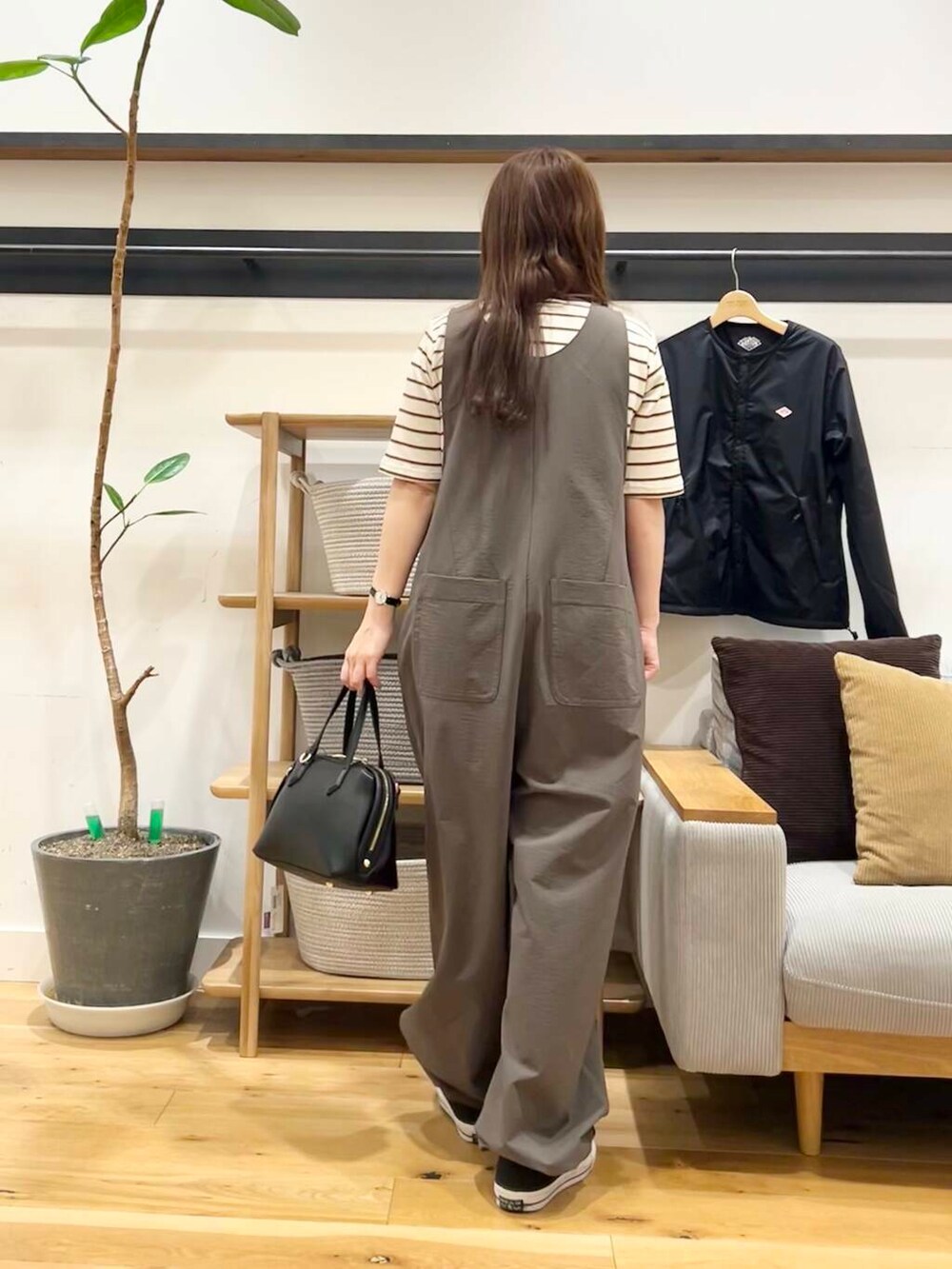 「doors、低身長コーデ、40代、春カラーコーデ、骨格ストレート、イエベ春、ストレート×イエベ春、ストレート×イエベ」｜「FORK&SPOONのFORK&SPOON　フロントジップオールインワン（つなぎ/オールインワン、ブラウン系）」を使った、+++ゆき+++さん（レディース・151cm）の春コーディネートの3枚目の写真