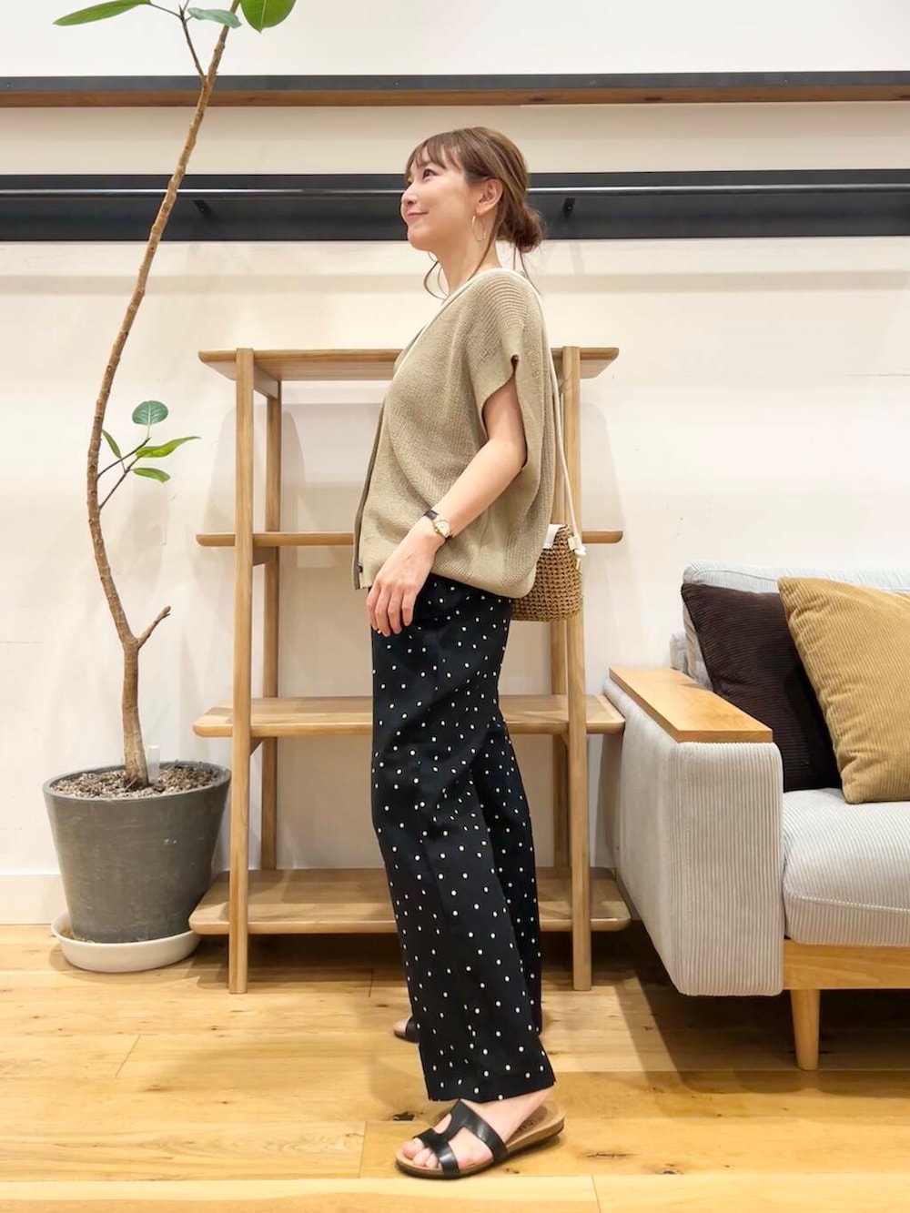 「doors、低身長コーデ、40代、骨格ストレート、イエベ春、ストレート×イエベ春、リネン着こなし術」｜「RODE SKOのペーパーコンビショルダーバッグ（ショルダーバッグ、イエロー系）」を使った、+++ゆき+++さん（レディース・151cm）の夏コーディネートの2枚目の写真