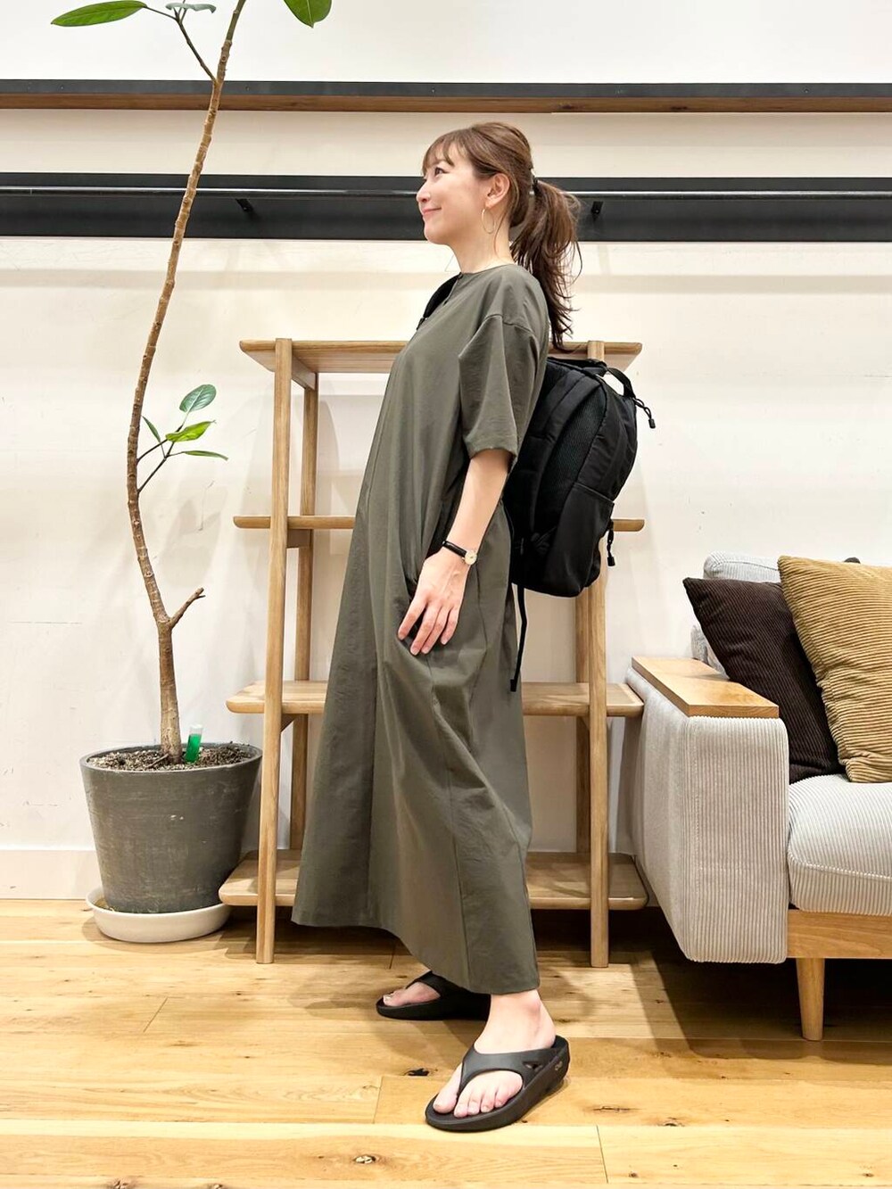 「doors、低身長コーデ、サンダルコーデ、40代、骨格ストレート、イエベ春、ストレート×イエベ春、ストレート×イエベ」｜「OOFOSのOOFOS　Ooriginal（サンダル、ブラック系）」を使った、+++ゆき+++さん（レディース・151cm）の春コーディネートの3枚目の写真