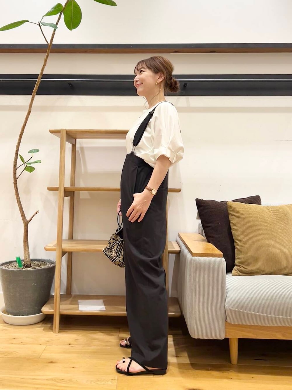「doors、低身長コーデ、40代、骨格ストレート、イエベ春、ストレート×イエベ春、ストレート×イエベ、カジュアル派のtシャツコーデ、私が選ぶセールアイテム25ss」｜「URBAN RESEARCH DOORSの『仁村紗和さん着用』『UR TECH』サマシェアタックスリーブプルオーバー（Tシャツ/カットソー、ホワイト系）」を使った、+++ゆき+++さん（レディース・151cm）の夏コーディネートの2枚目の写真