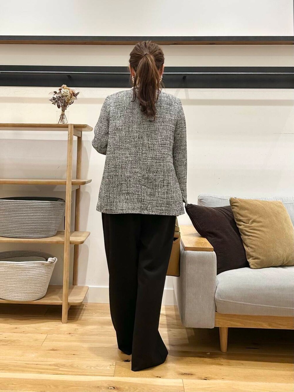 「セレモニースタイル、doors、低身長コーデ、40代、骨格ストレート、イエベ春、ストレート×イエベ春、ストレート×イエベ、スタッフのこれ買いました、ブラウスが主役の春コーデ」｜「URBAN RESEARCH DOORSのピンタックフリルスタンドカラーブラウス（シャツ/ブラウス、ホワイト系）」を使った、+++ゆき+++さん（レディース・151cm）の冬コーディネートの3枚目の写真