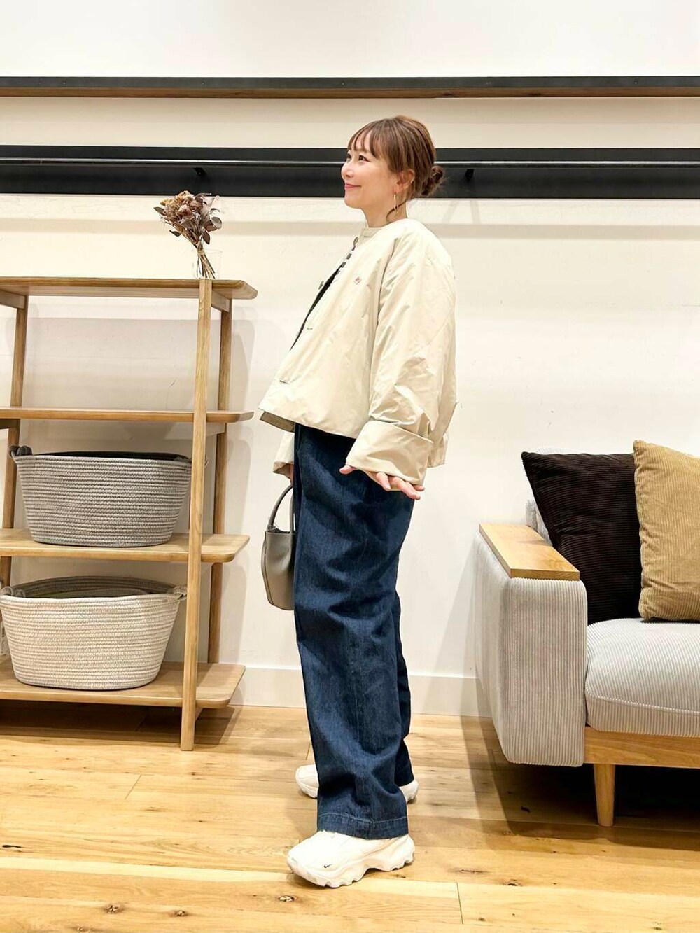 「doors、低身長コーデ、40代、骨格ストレート、イエベ春、ストレート×イエベ春、ストレート×イエベ、私の推しデニムスタイル」｜「NIKEのNIKE　TC7900（スニーカー、ホワイト系）」を使った、+++ゆき+++さん（レディース・151cm）の春コーディネートの7枚目の写真