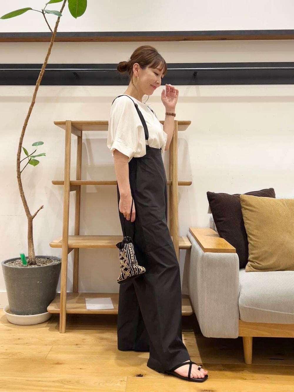 「doors、低身長コーデ、40代、骨格ストレート、イエベ春、ストレート×イエベ春、ストレート×イエベ、カジュアル派のtシャツコーデ、私が選ぶセールアイテム25ss」｜「URBAN RESEARCH DOORSの『仁村紗和さん着用』『UR TECH』サマシェアタックスリーブプルオーバー（Tシャツ/カットソー、ホワイト系）」を使った、+++ゆき+++さん（レディース・151cm）の夏コーディネートの4枚目の写真
