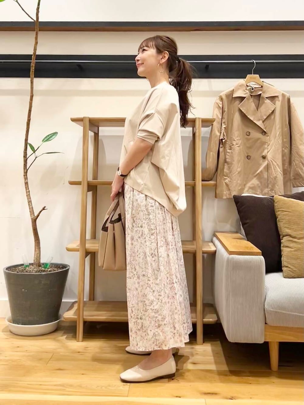 「doors、低身長コーデ、40代、骨格ストレート、イエベ春、ストレート×イエベ春、ストレート×イエベ、春のジャケットスタイル」｜「URBAN RESEARCH DOORSのショートダブルコート（その他アウター、ベージュ系）」を使った、+++ゆき+++さん（レディース・151cm）の春コーディネートの3枚目の写真
