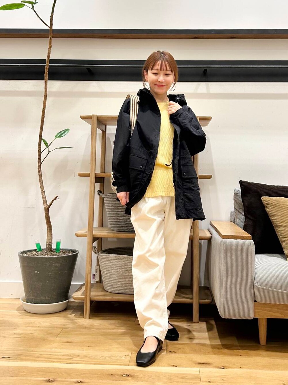 「doors、低身長コーデ、40代、春カラーコーデ、骨格ストレート、イエベ春、ストレート×イエベ春、ストレート×イエベ」|「URBAN RESEARCH DOORSのペーパーヤーンニュアンスニット(ニット/セーター、イエロー系)」を使った、+++ゆき+++さん(レディース・151cm)の春コーディネートの4枚目の写真