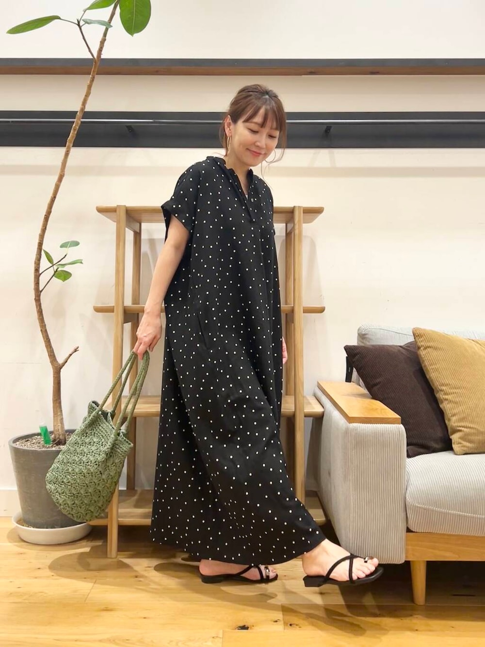 「doors、低身長コーデ、40代、骨格ストレート、イエベ春、ストレート×イエベ春、ストレート×イエベ、私が選ぶセールアイテム25ss」｜「RODE SKOのペーパーショルダートートバッグ（トートバッグ、グリーン系）」を使った、+++ゆき+++さん（レディース・151cm）の夏コーディネートの4枚目の写真