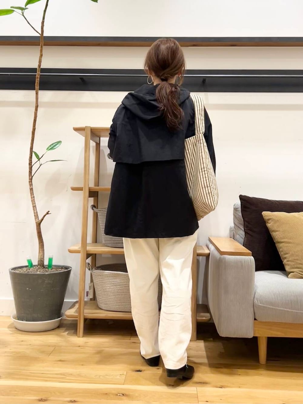 「doors、低身長コーデ、40代、春カラーコーデ、骨格ストレート、イエベ春、ストレート×イエベ春、ストレート×イエベ」|「URBAN RESEARCH DOORSのペーパーヤーンニュアンスニット(ニット/セーター、イエロー系)」を使った、+++ゆき+++さん(レディース・151cm)の春コーディネートの6枚目の写真