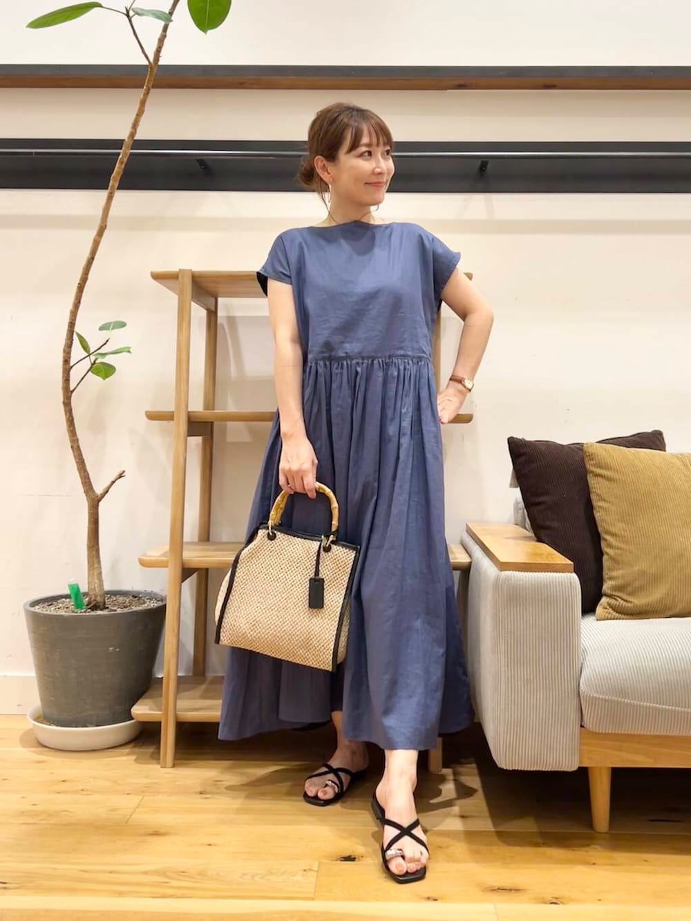 「doors、低身長コーデ、40代、骨格ストレート、イエベ春、ストレート×イエベ春、ストレート×イエベ、私が選ぶセールアイテム25ss」｜「URBAN RESEARCH DOORSの『UR TECH』ボイルリバーシブルワンピース（ワンピース、ブルー系）」を使った、+++ゆき+++さん（レディース・151cm）の夏コーディネートの2枚目の写真