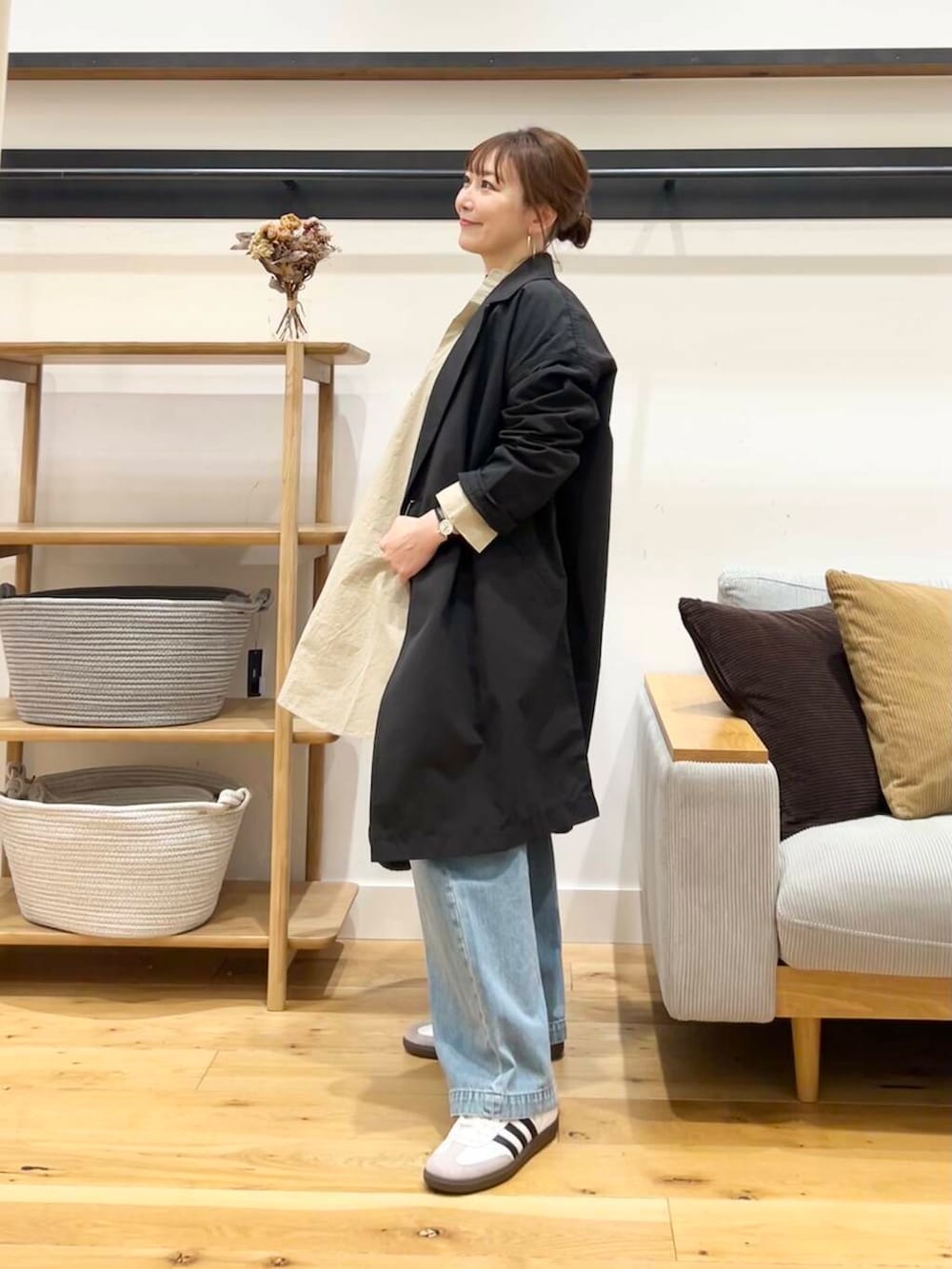 「doors、低身長コーデ、40代、春カラーコーデ、骨格ストレート、イエベ春、ストレート×イエベ春、ストレート×イエベ」｜「FORK&SPOONのFORK&SPOON　オーバーライトミドルコート（その他アウター、ブラック系）」を使った、+++ゆき+++さん（レディース・151cm）の春コーディネートの6枚目の写真