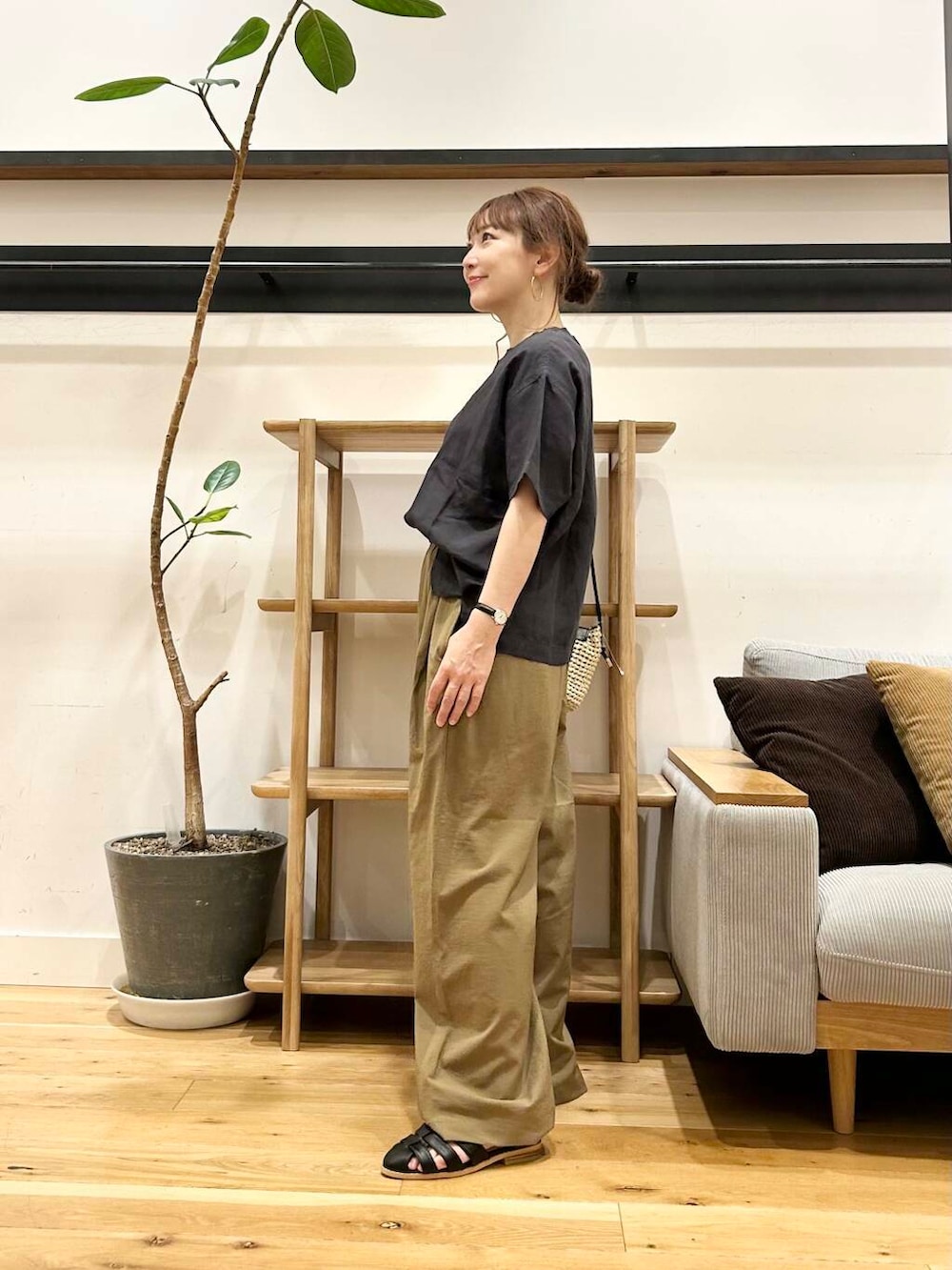 「doors、低身長コーデ、サンダルコーデ、40代、骨格ストレート、イエベ春、ストレート×イエベ春、ストレート×イエベ」｜「RODE SKOのペーパーコンビショルダーバッグ（ショルダーバッグ、ベージュ系）」を使った、+++ゆき+++さん（レディース・151cm）の春コーディネートの2枚目の写真