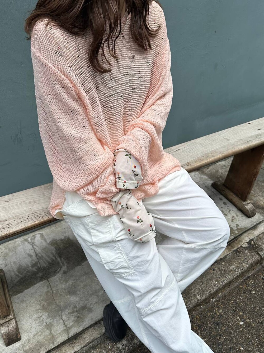 「低身長、女子ウケ、フェミニン、カジュアル、着痩せ・細見え、FOREVER 21、ドットエスティ春コーデ」｜「FOREVER 21の【2024SS】シアークルーネックカットソー（Tシャツ/カットソー、その他）」を使った、tomoka さん（レディース・153cm）の春コーディネートの2枚目の写真