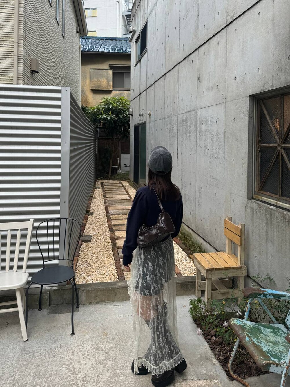 「低身長、女子ウケ、フェミニン、カジュアル、着痩せ・細見え、FOREVER 21」｜「FOREVER 21の【2024FW】コンパクトニットカーディガン（カーディガン/ボレロ、ブルー系）」を使った、tomoka さん（レディース・153cm）の秋コーディネートの2枚目の写真