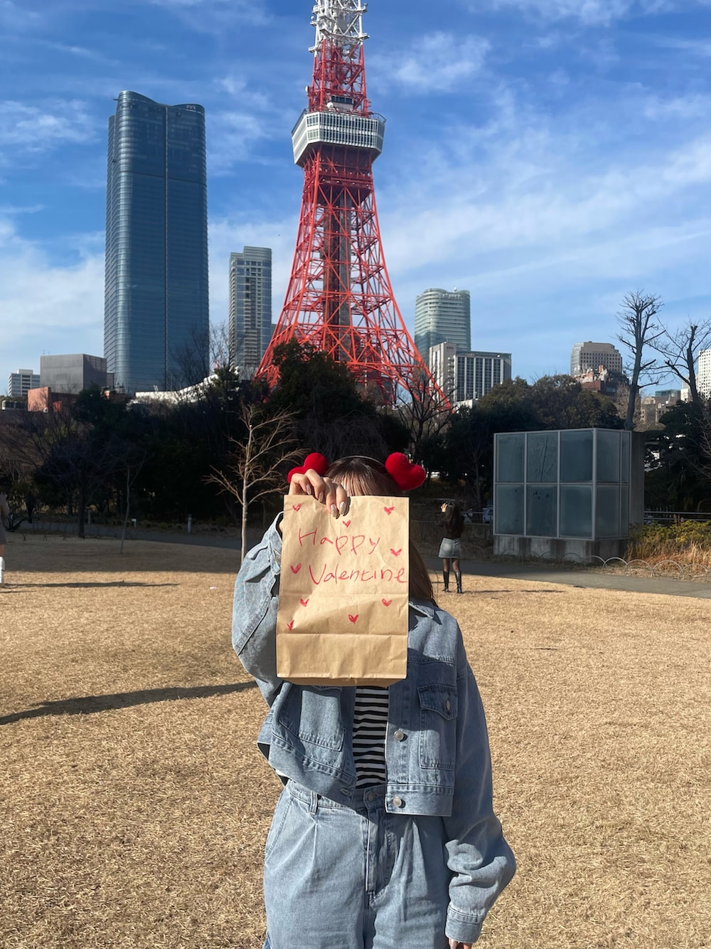 「シンプルスタイル、デニム、今日のコーデ、ootd」｜「FOREVER 21の【2024SS】デニムカーゴストレートパンツ（デニムパンツ、ブルー系）」を使った、tomoka さん（レディース・153cm）の冬コーディネートの2枚目の写真