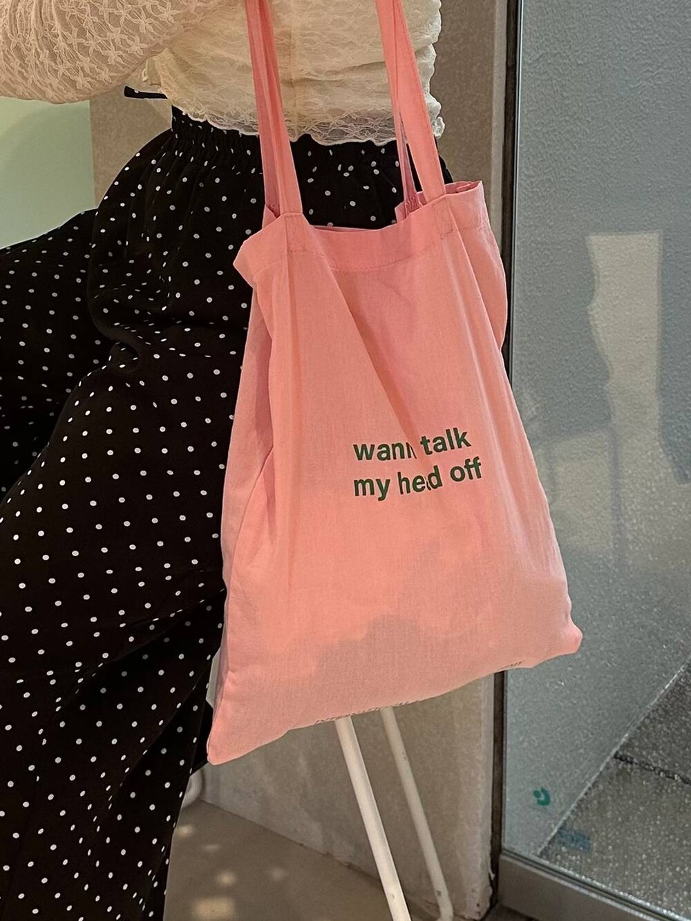 「低身長、女子ウケ、フェミニン、カジュアル、着痩せ・細見え、FOREVER 21」｜「FOREVER 21の【2024SS】ベロアリボンサンダル（サンダル、ブラック系）」を使った、tomoka さん（レディース・153cm）の夏コーディネートの2枚目の写真